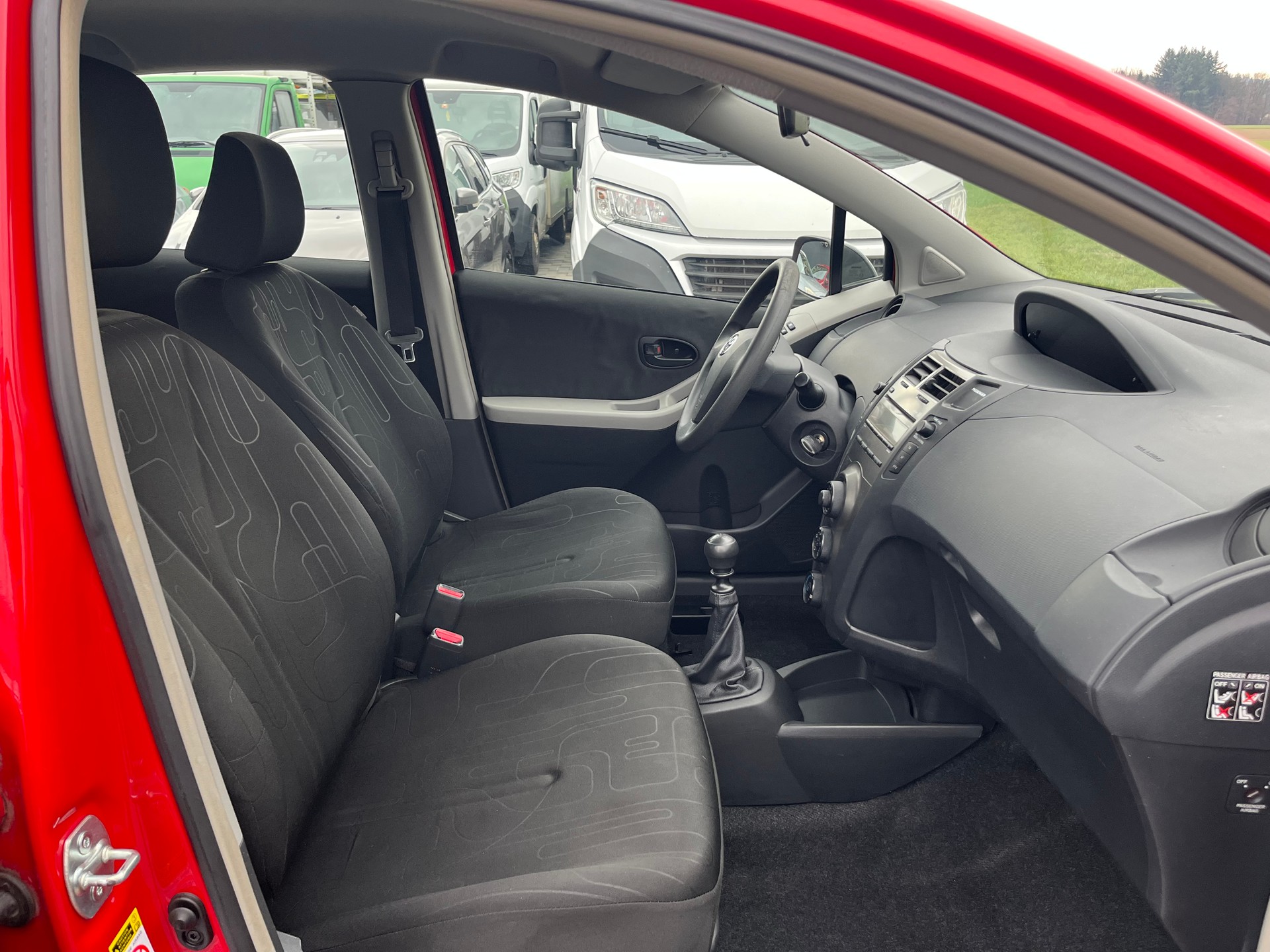 TOYOTA Yaris 1.33 Linea Sol Premium-image-11