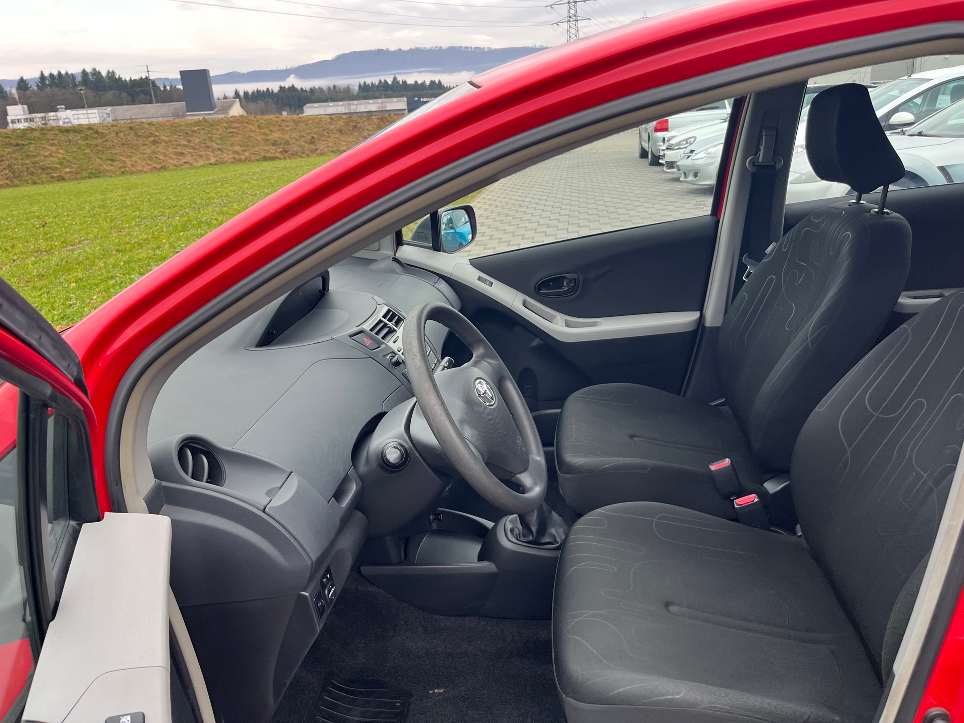 TOYOTA Yaris 1.33 Linea Sol Premium-image-9
