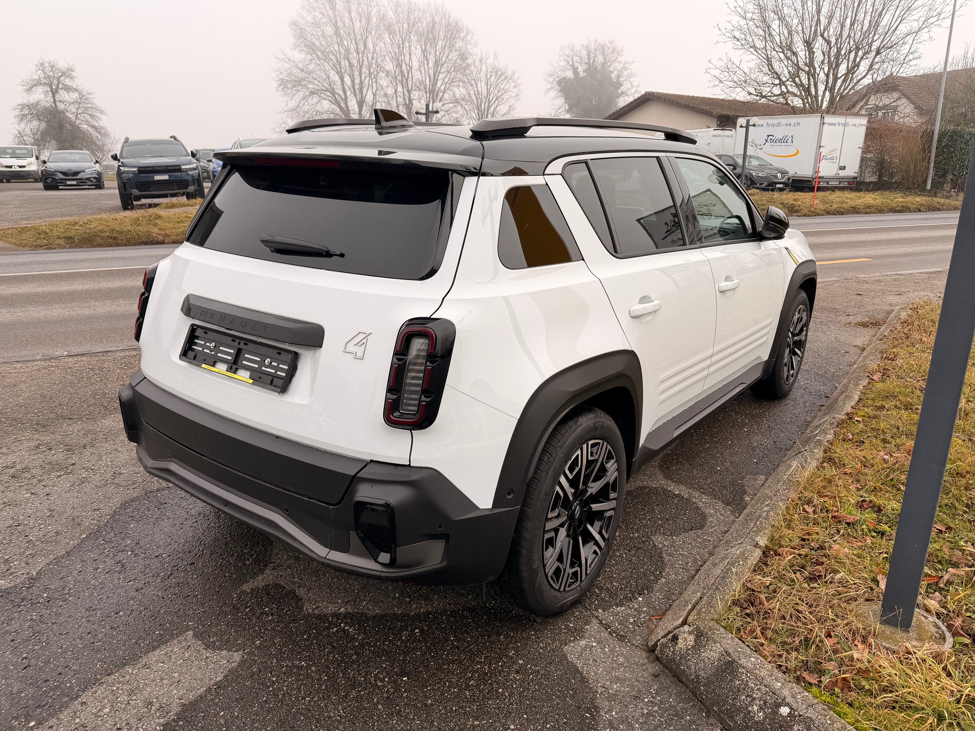 RENAULT R4 E-TECH ELECTRIC iconic 150c-image-4