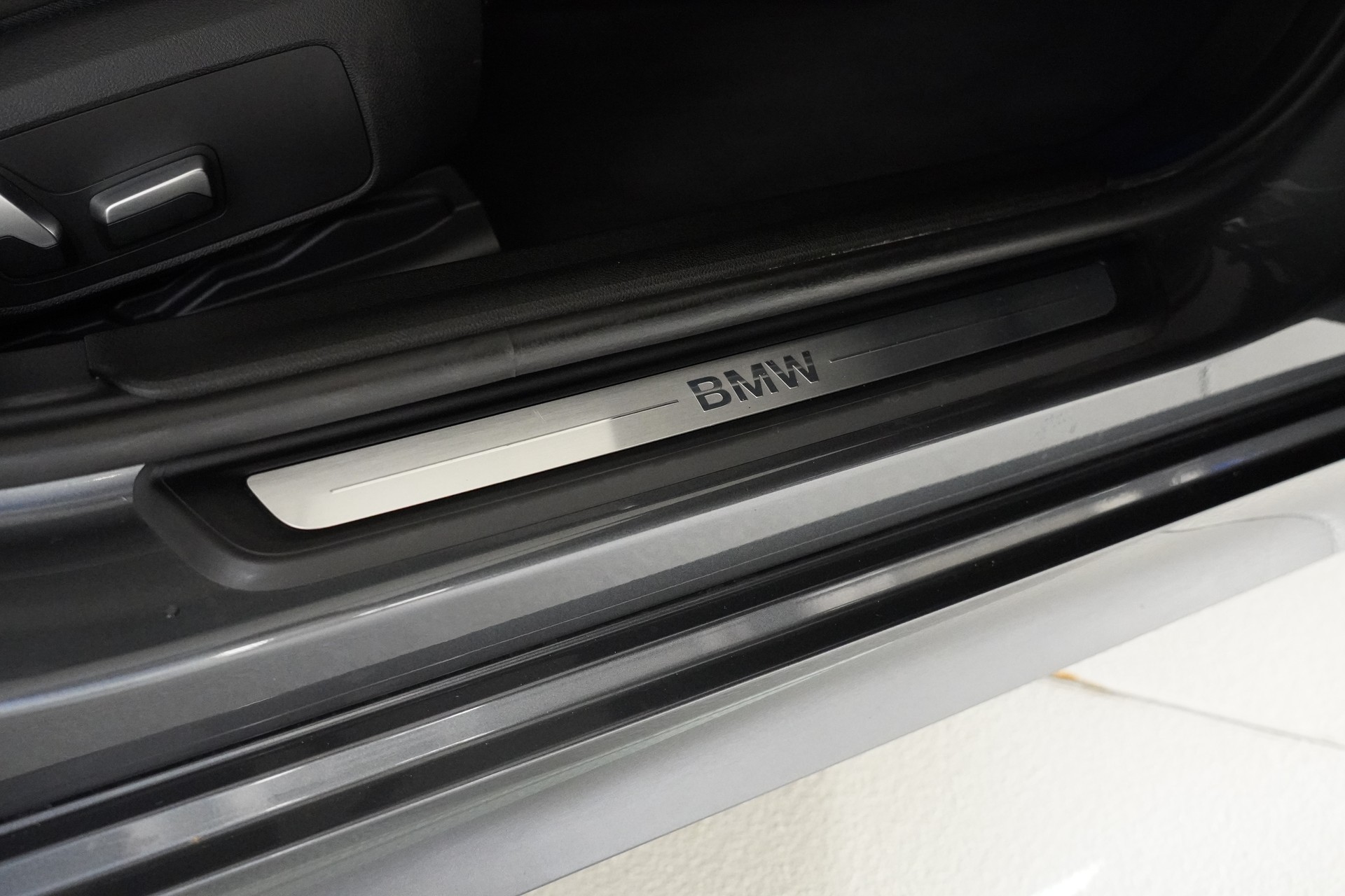 BMW 320e Sport Line Steptronic-image-16