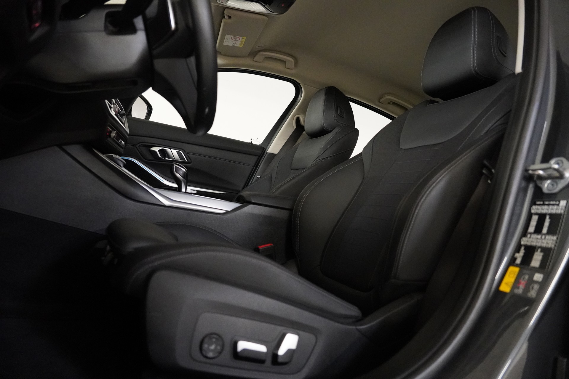 BMW 320e Sport Line Steptronic-image-11