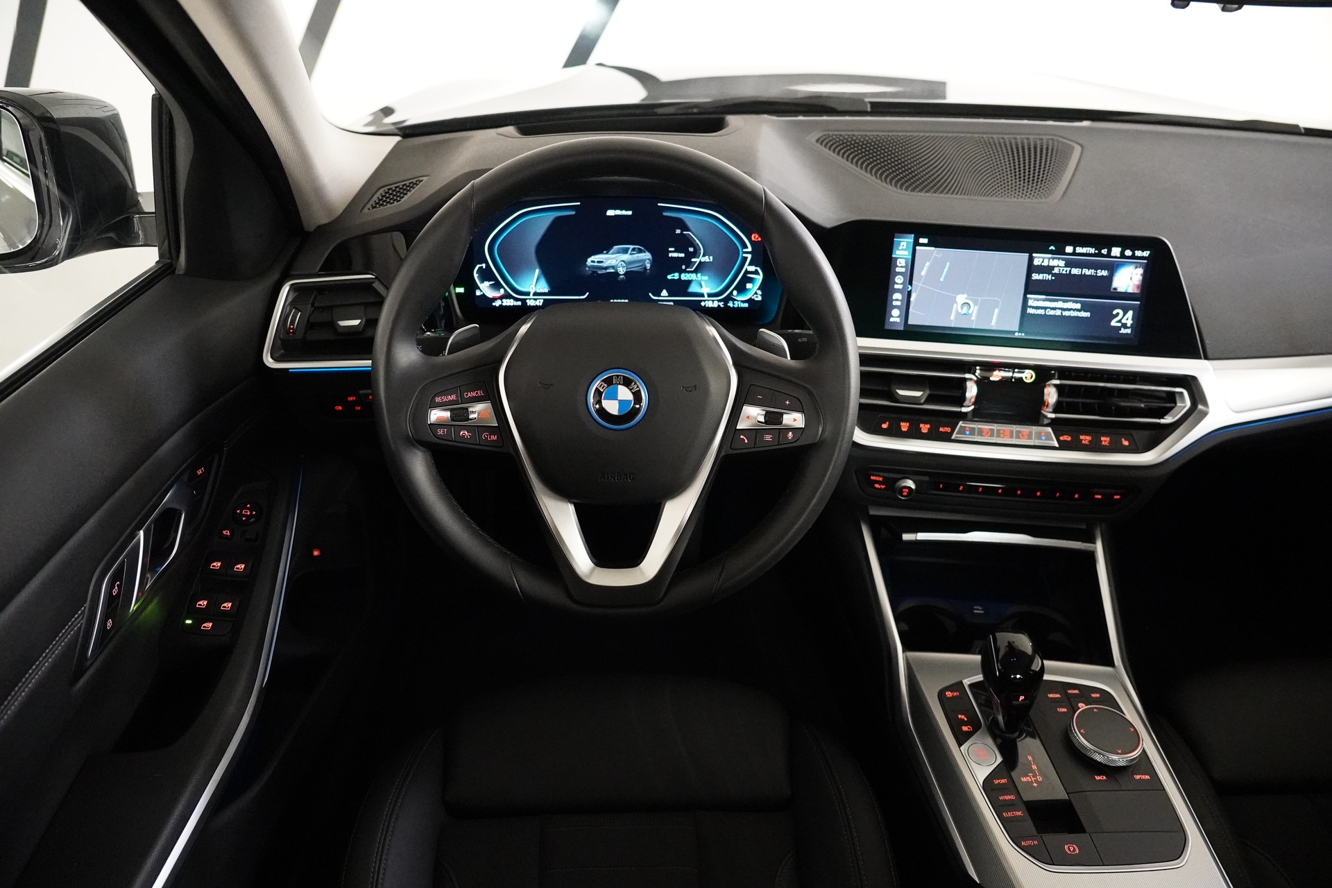 BMW 320e Sport Line Steptronic-image-23