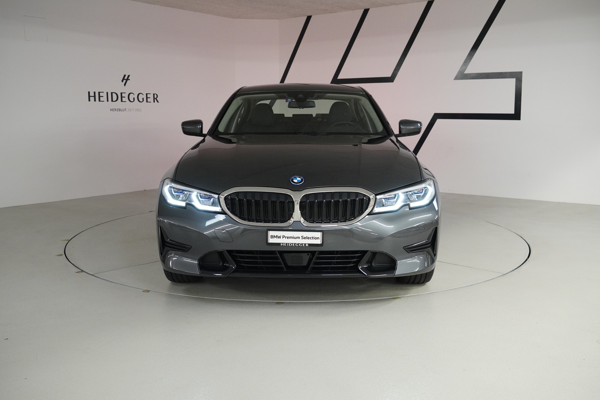 BMW 320e Sport Line Steptronic-image-2