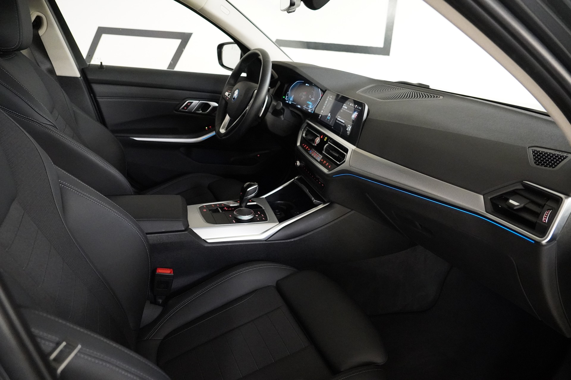 BMW 320e Sport Line Steptronic-image-19