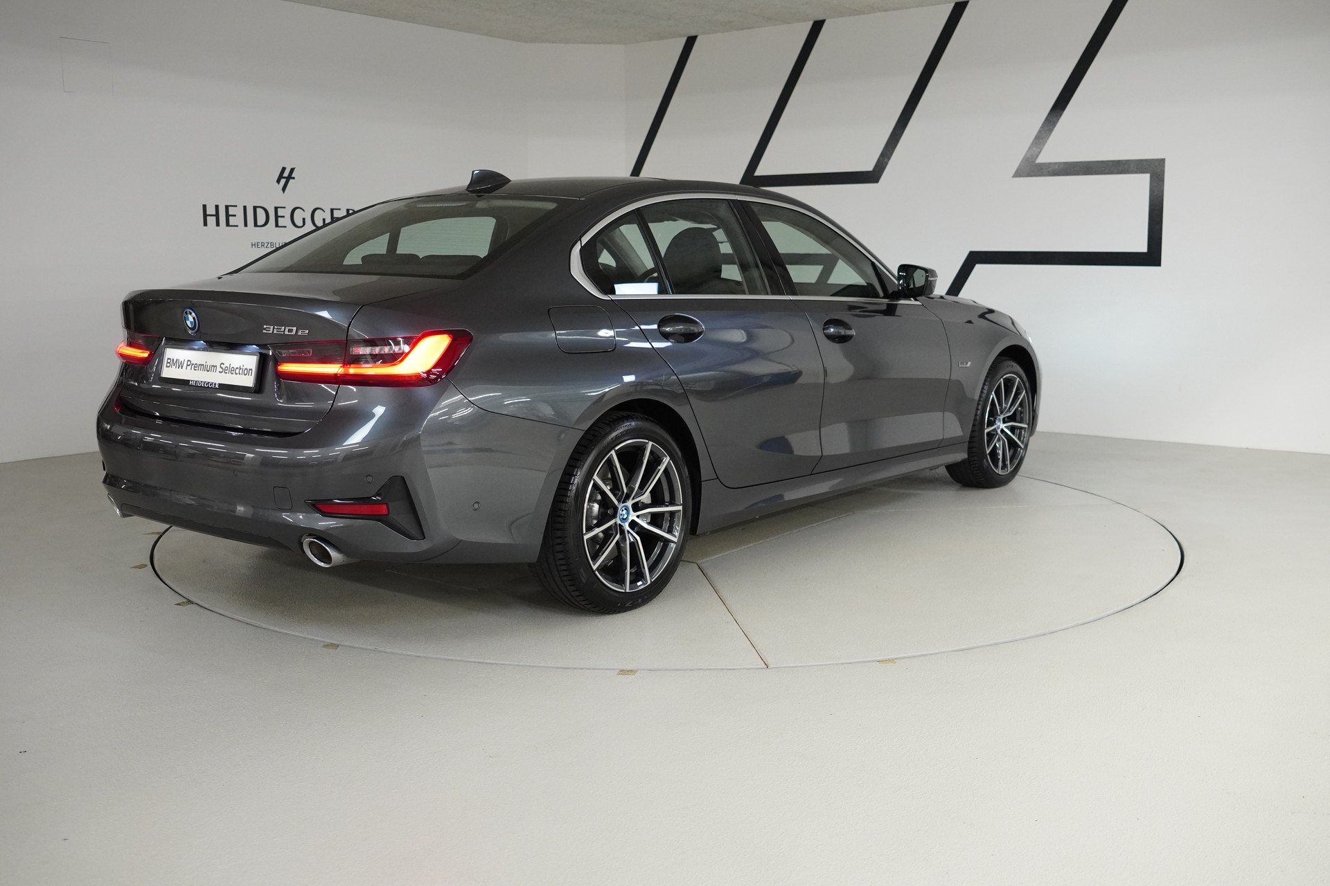 BMW 320e Sport Line Steptronic-image-7