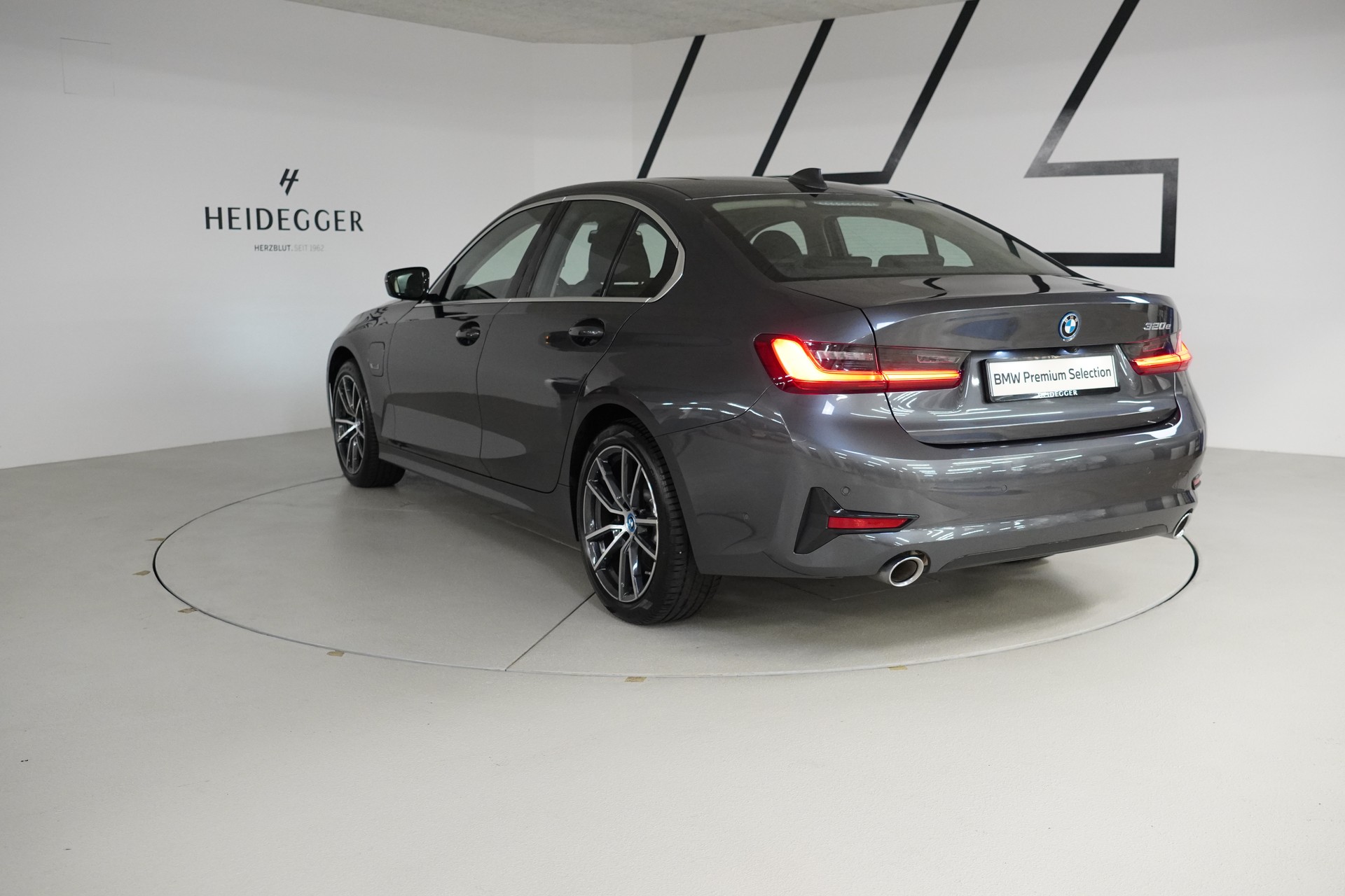 BMW 320e Sport Line Steptronic-image-5