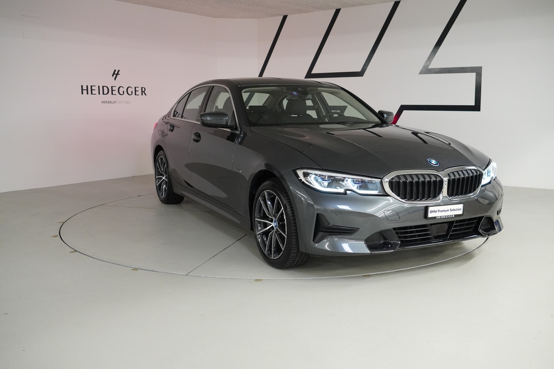 BMW 320e Sport Line Steptronic-image-3