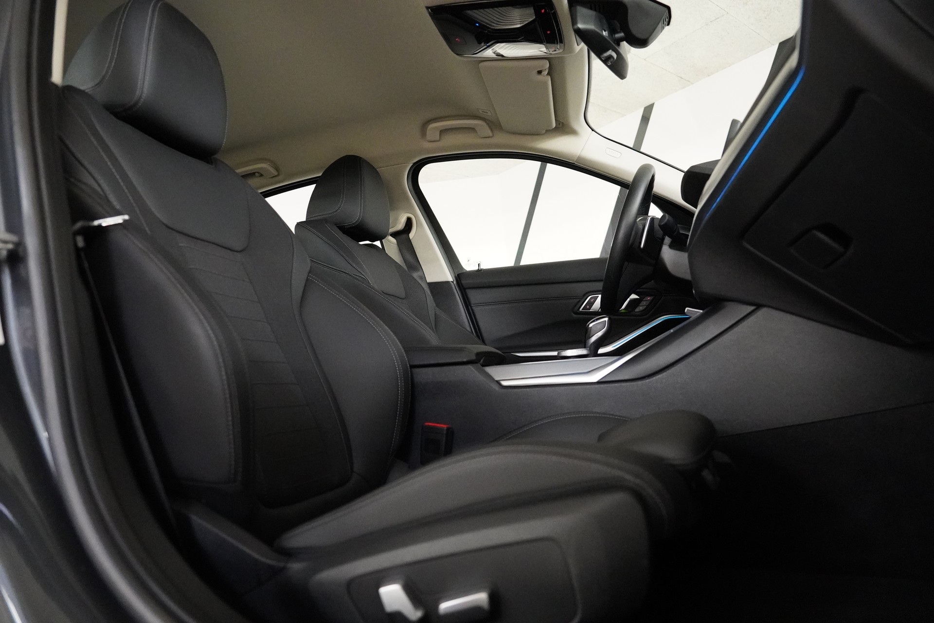 BMW 320e Sport Line Steptronic-image-17