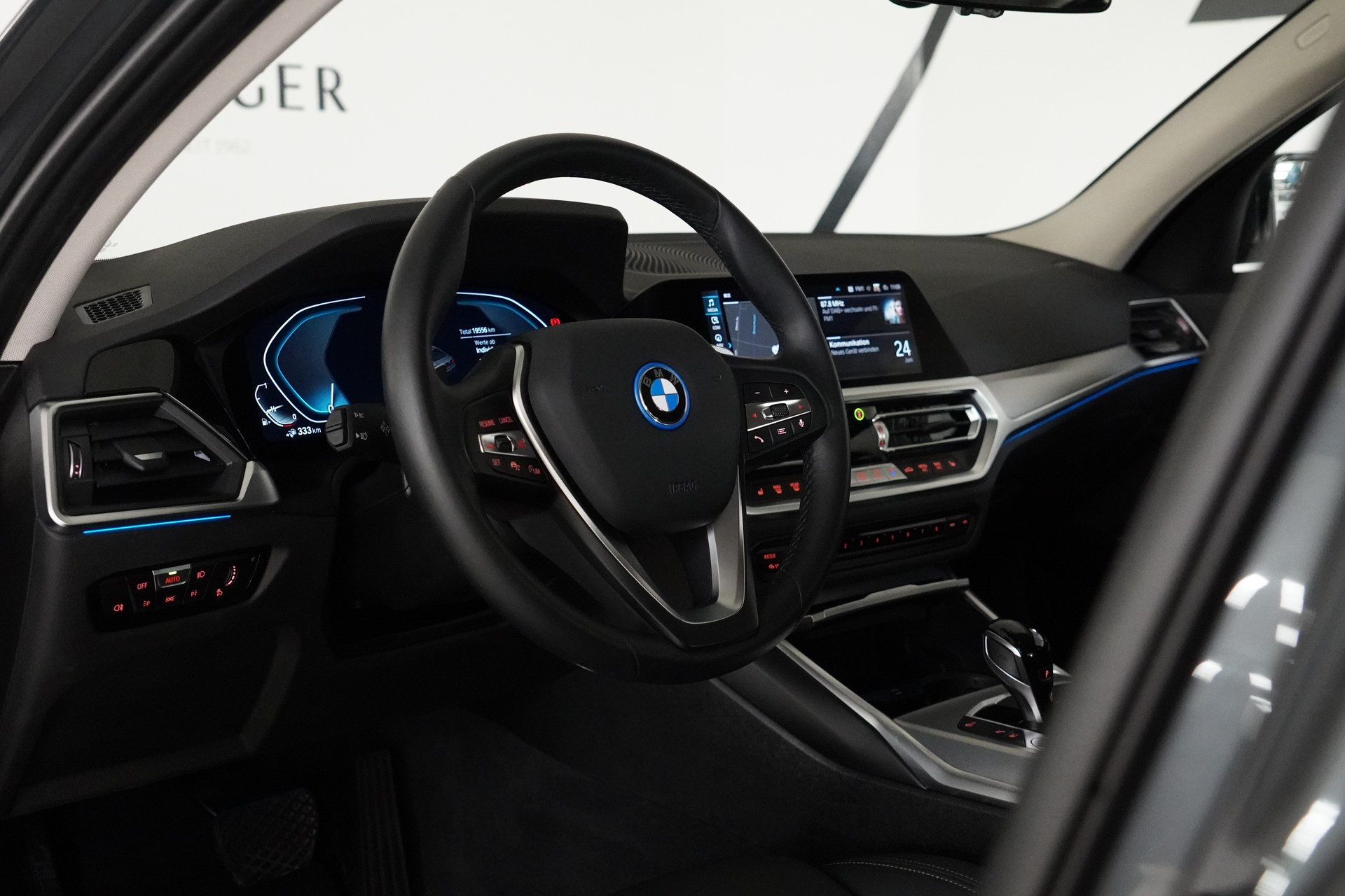 BMW 320e Sport Line Steptronic-image-26