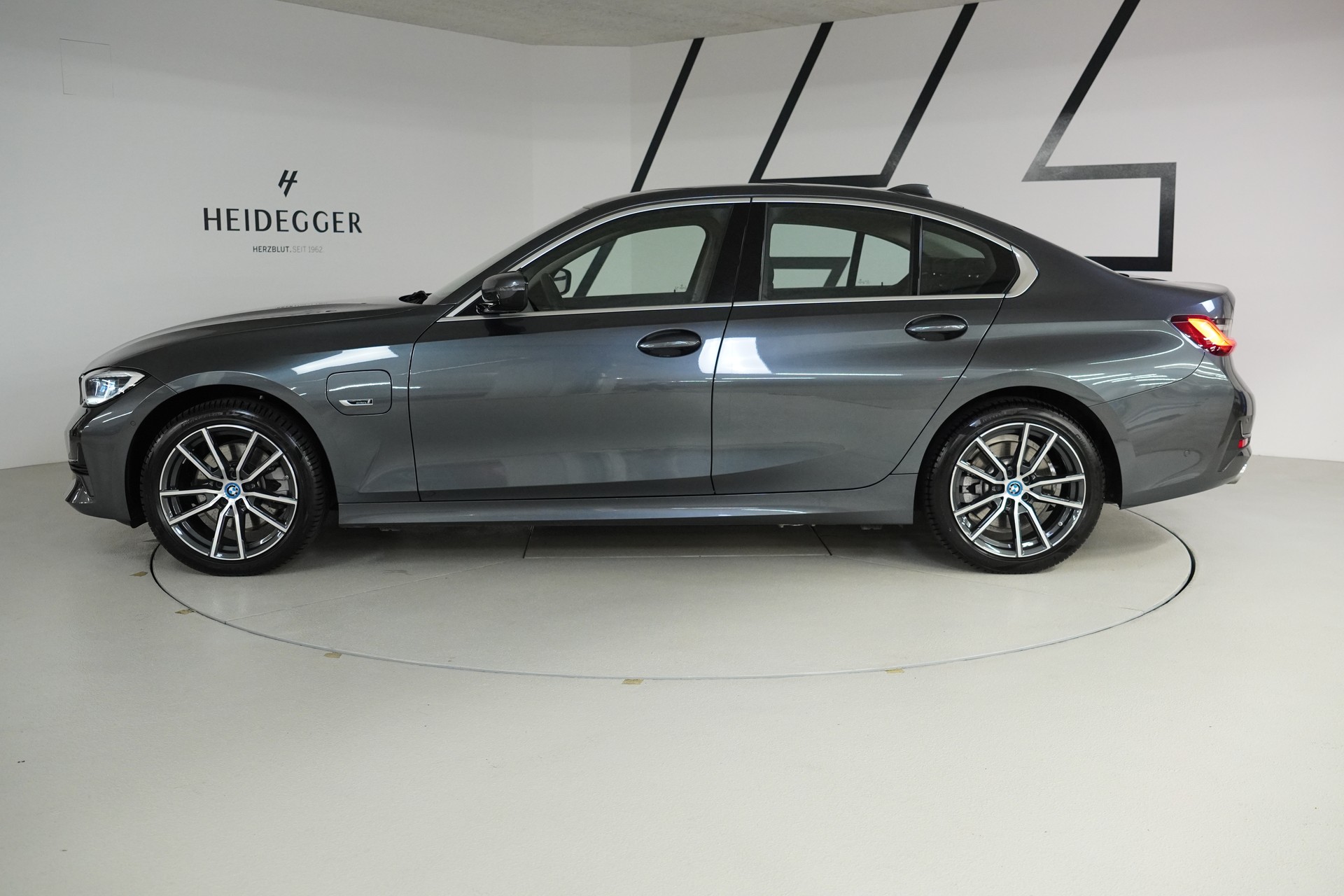 BMW 320e Sport Line Steptronic-image-4