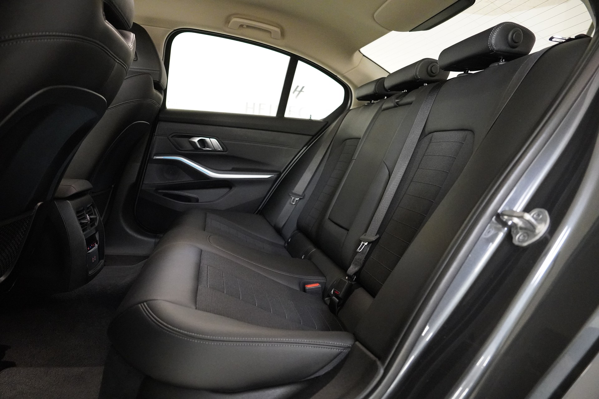 BMW 320e Sport Line Steptronic-image-13