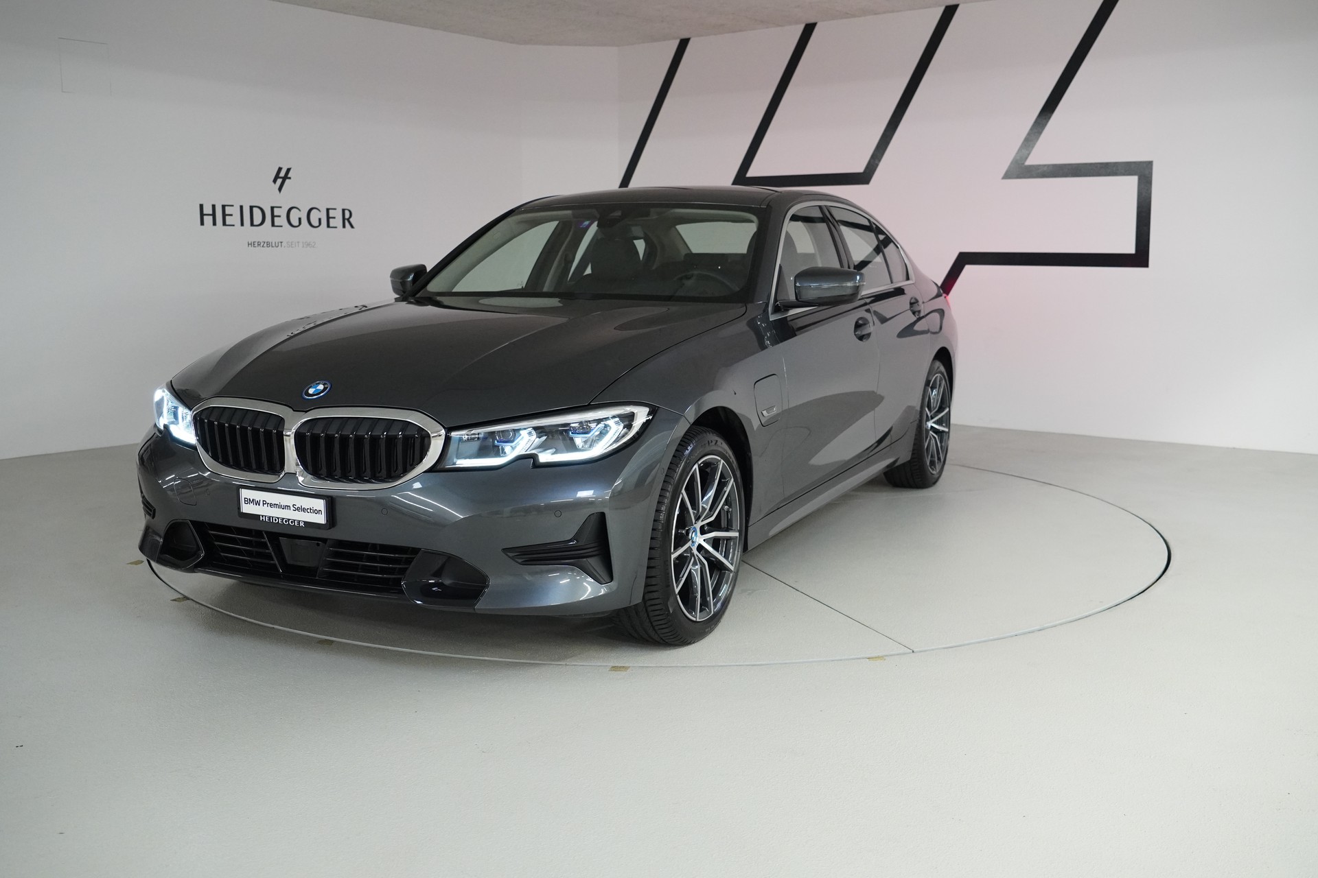 BMW 320e Sport Line Steptronic-image-0