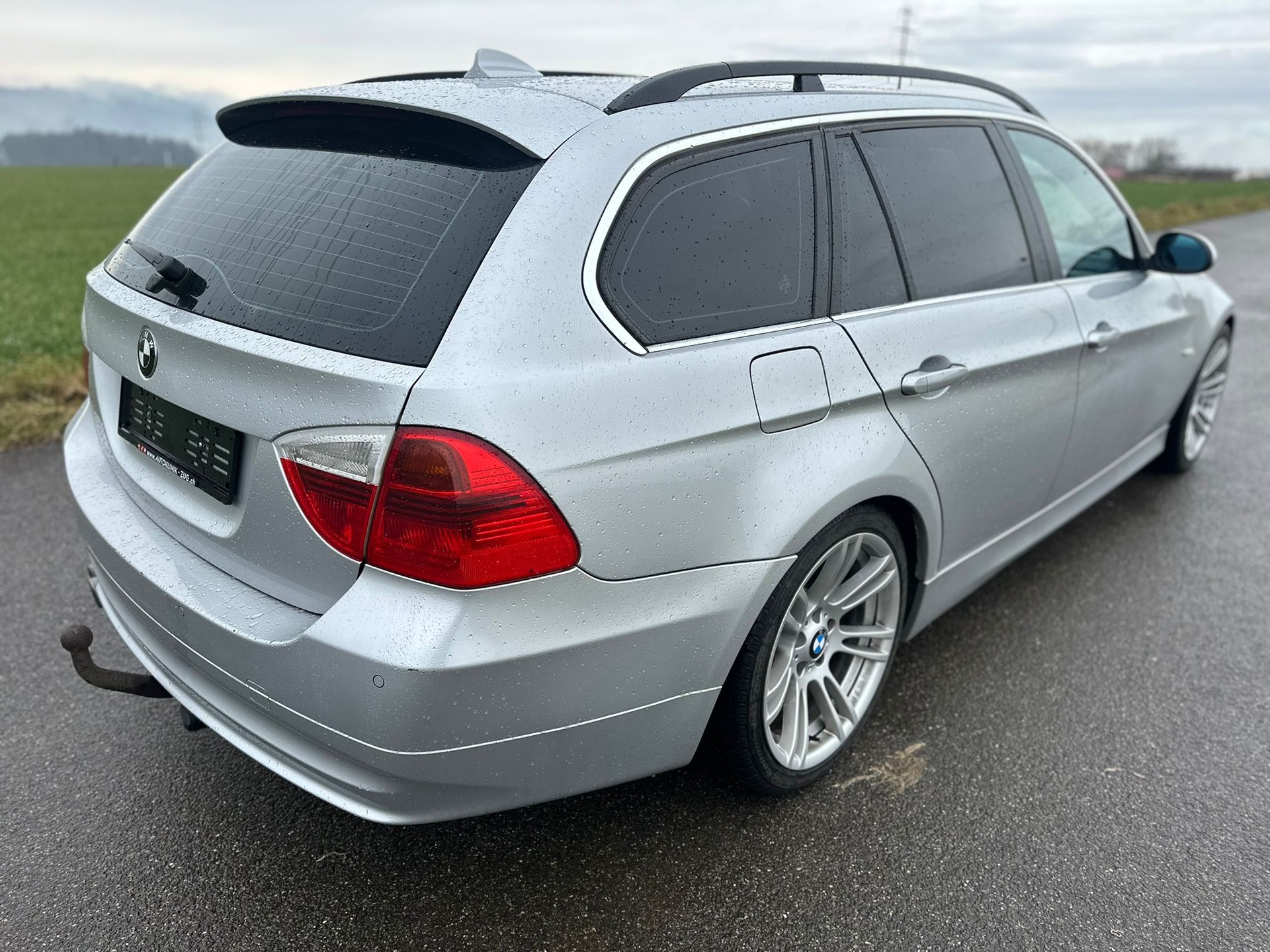 BMW 330d Touring-image-5