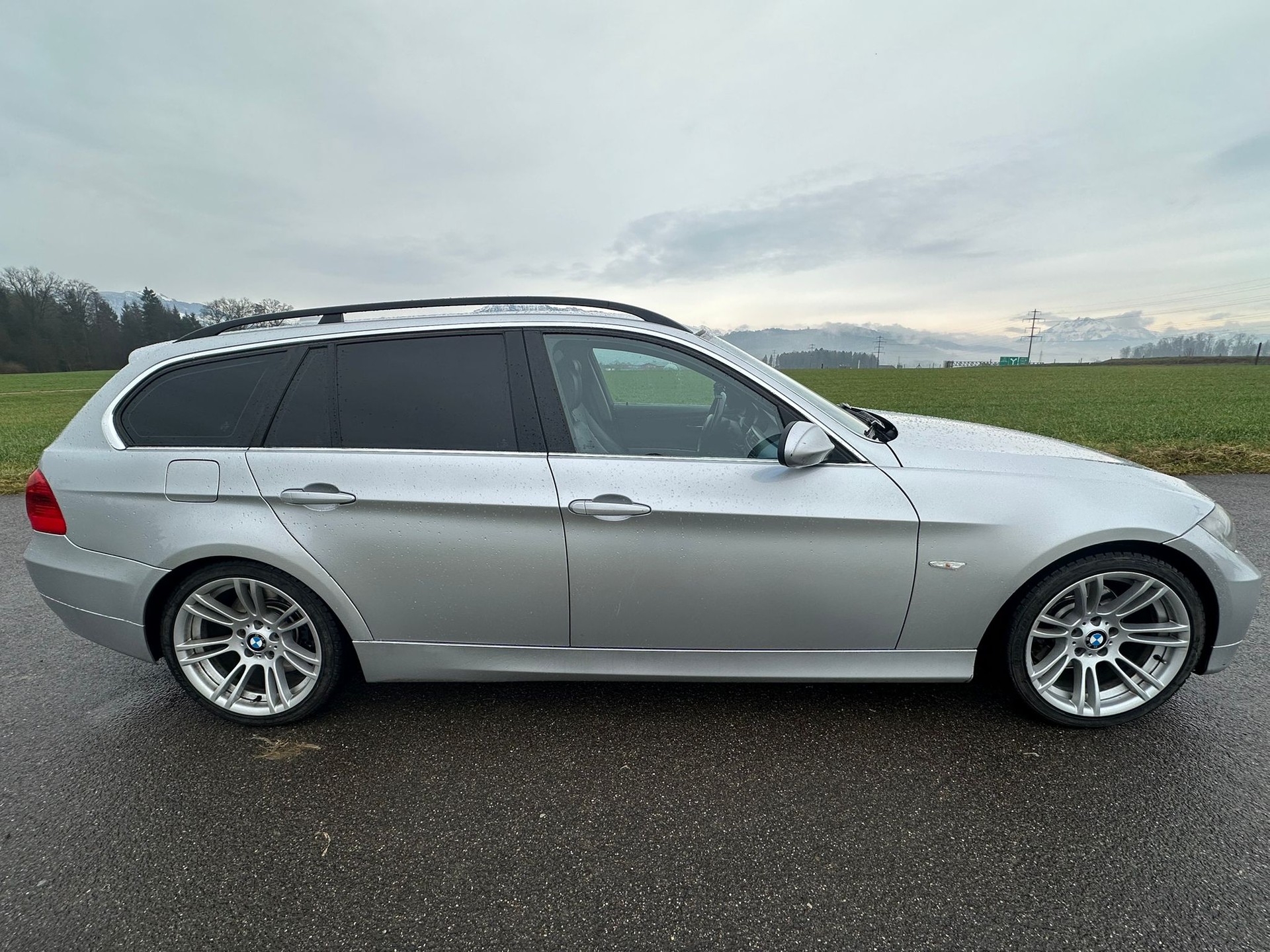 BMW 330d Touring-image-4