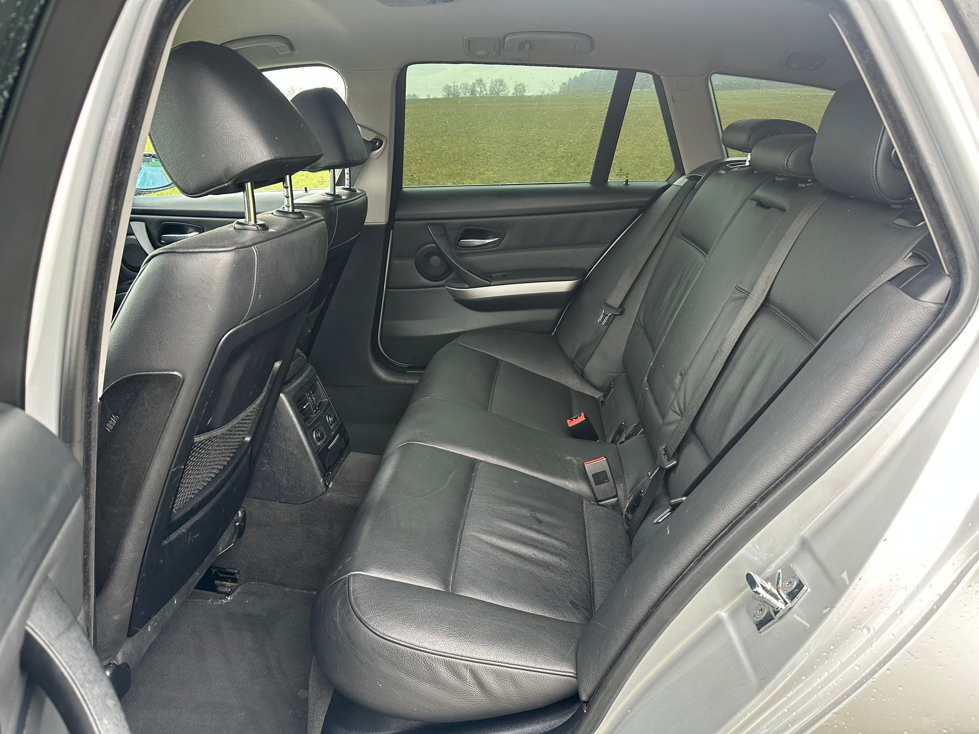 BMW 330d Touring-image-11