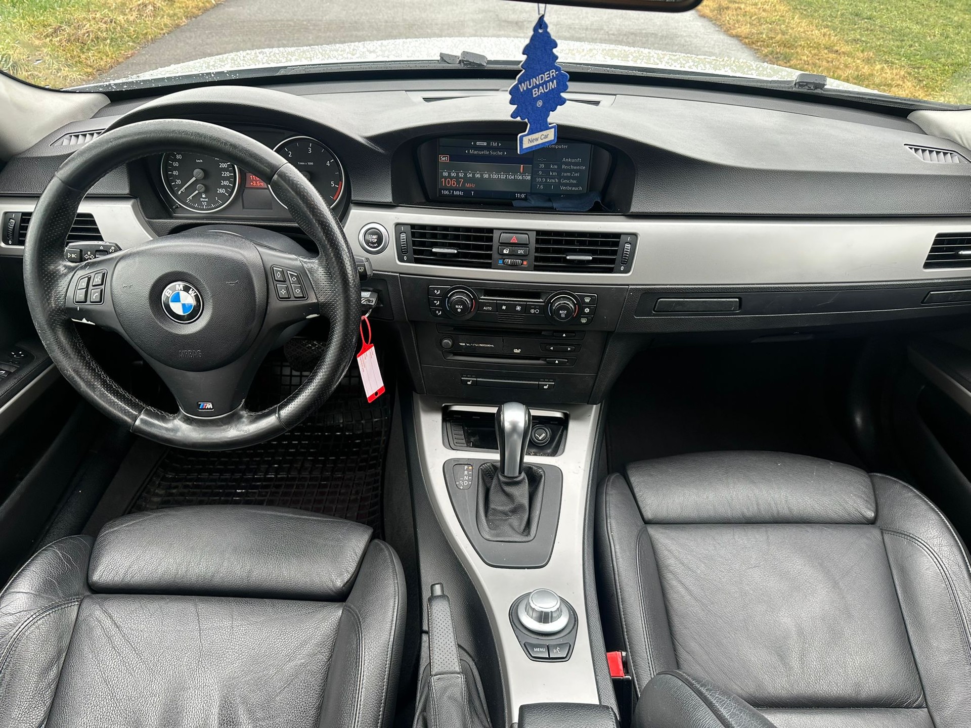 BMW 330d Touring-image-9