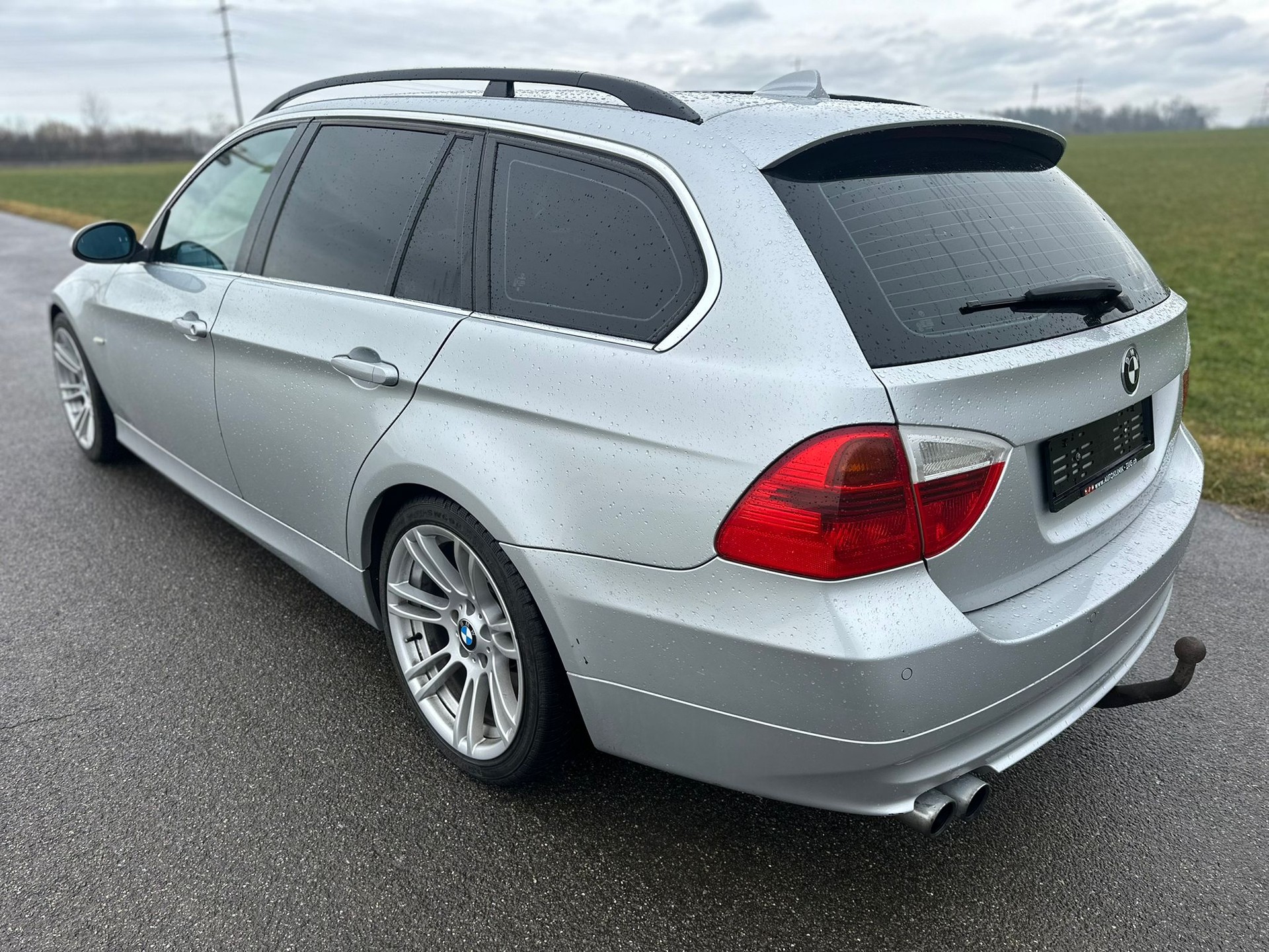 BMW 330d Touring-image-7
