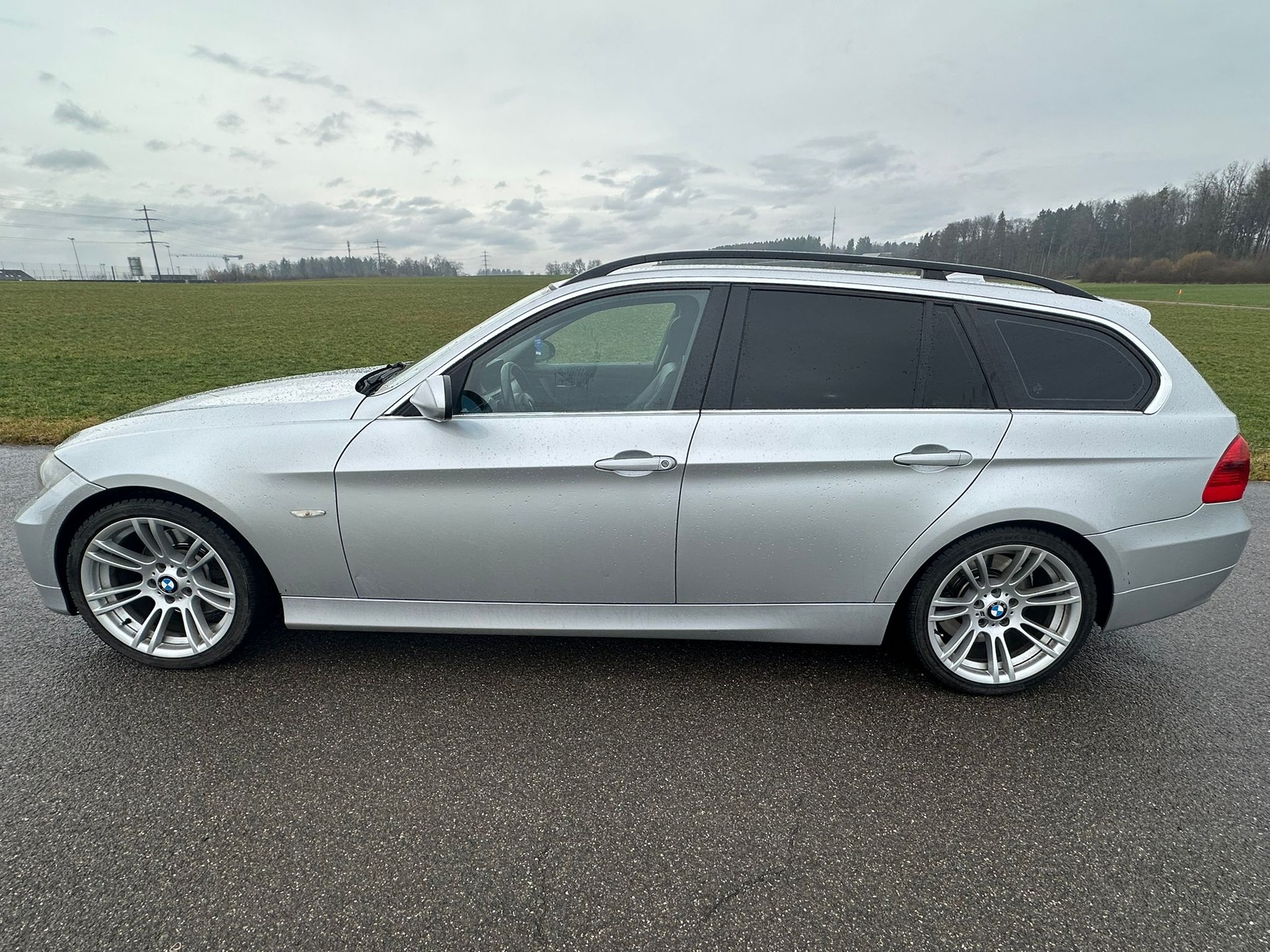 BMW 330d Touring-image-8