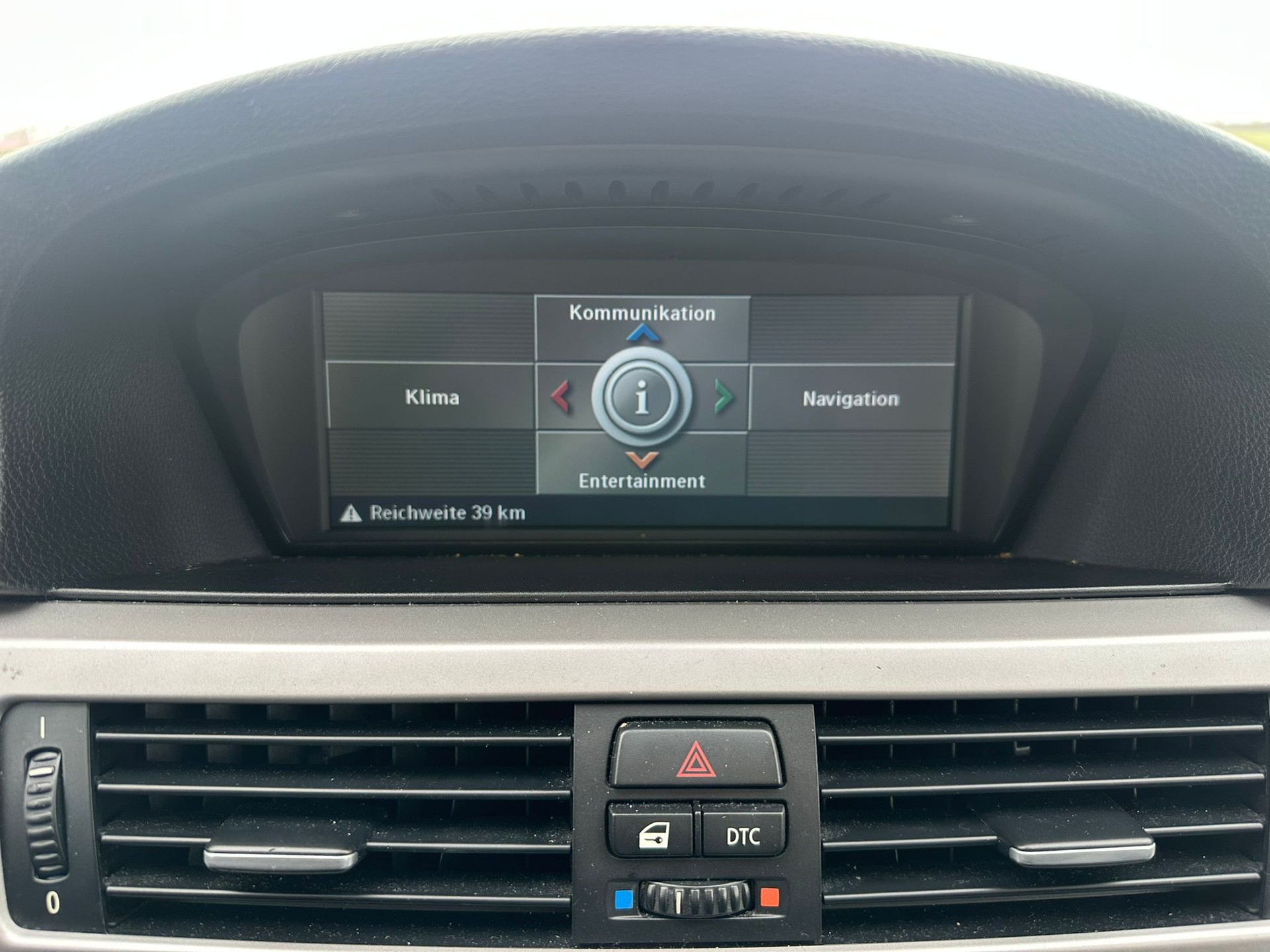 BMW 330d Touring-image-16