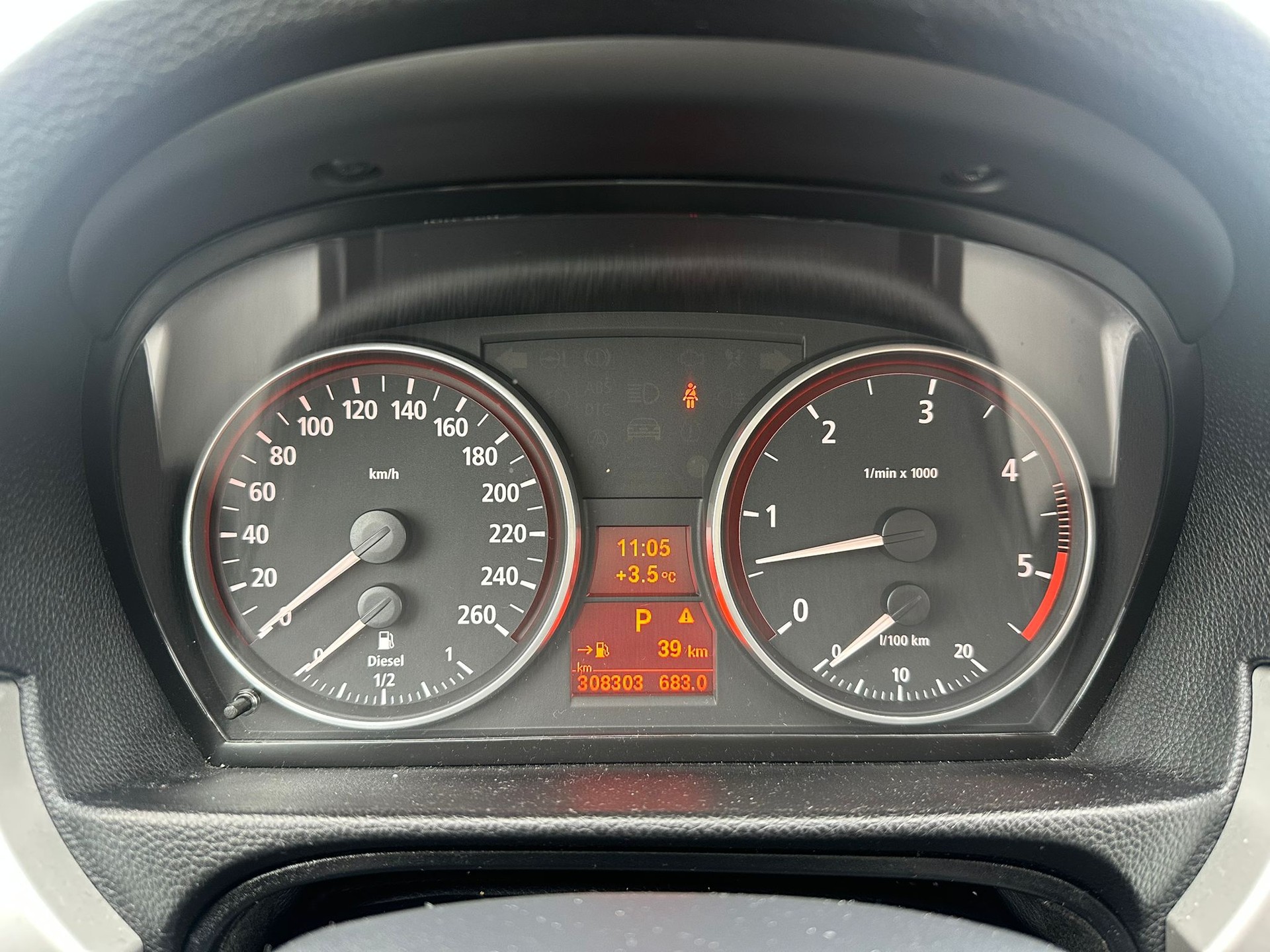 BMW 330d Touring-image-15