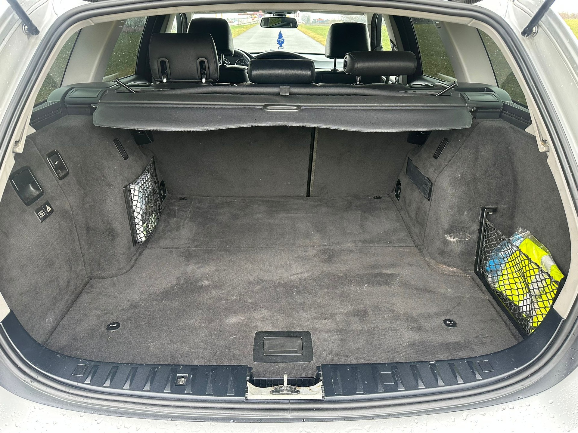 BMW 330d Touring-image-12