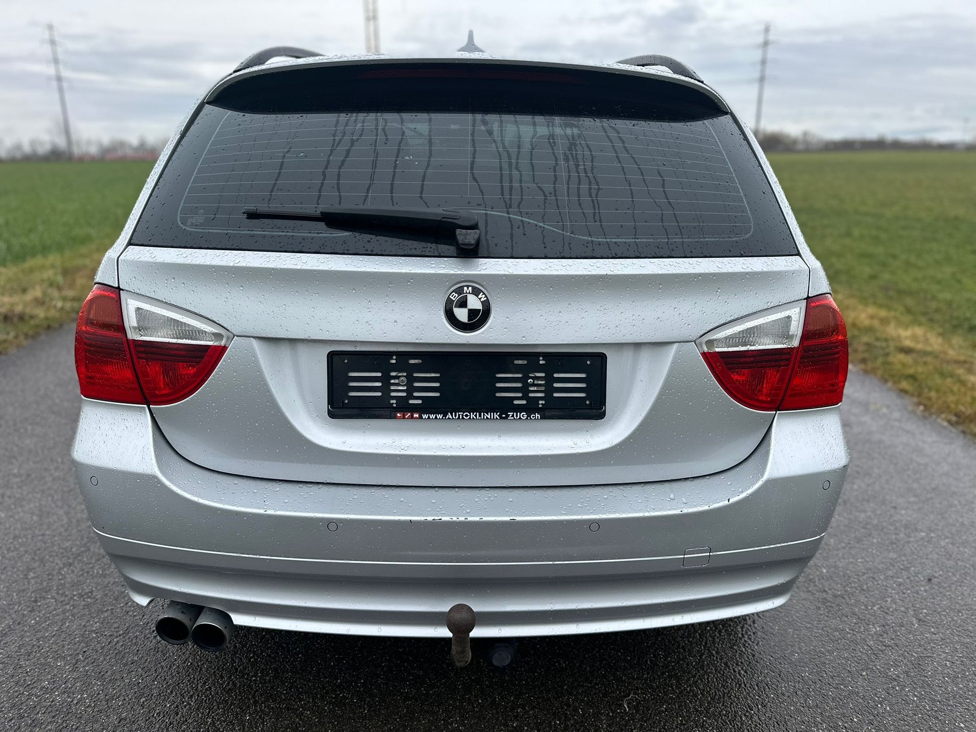 BMW 330d Touring-image-6