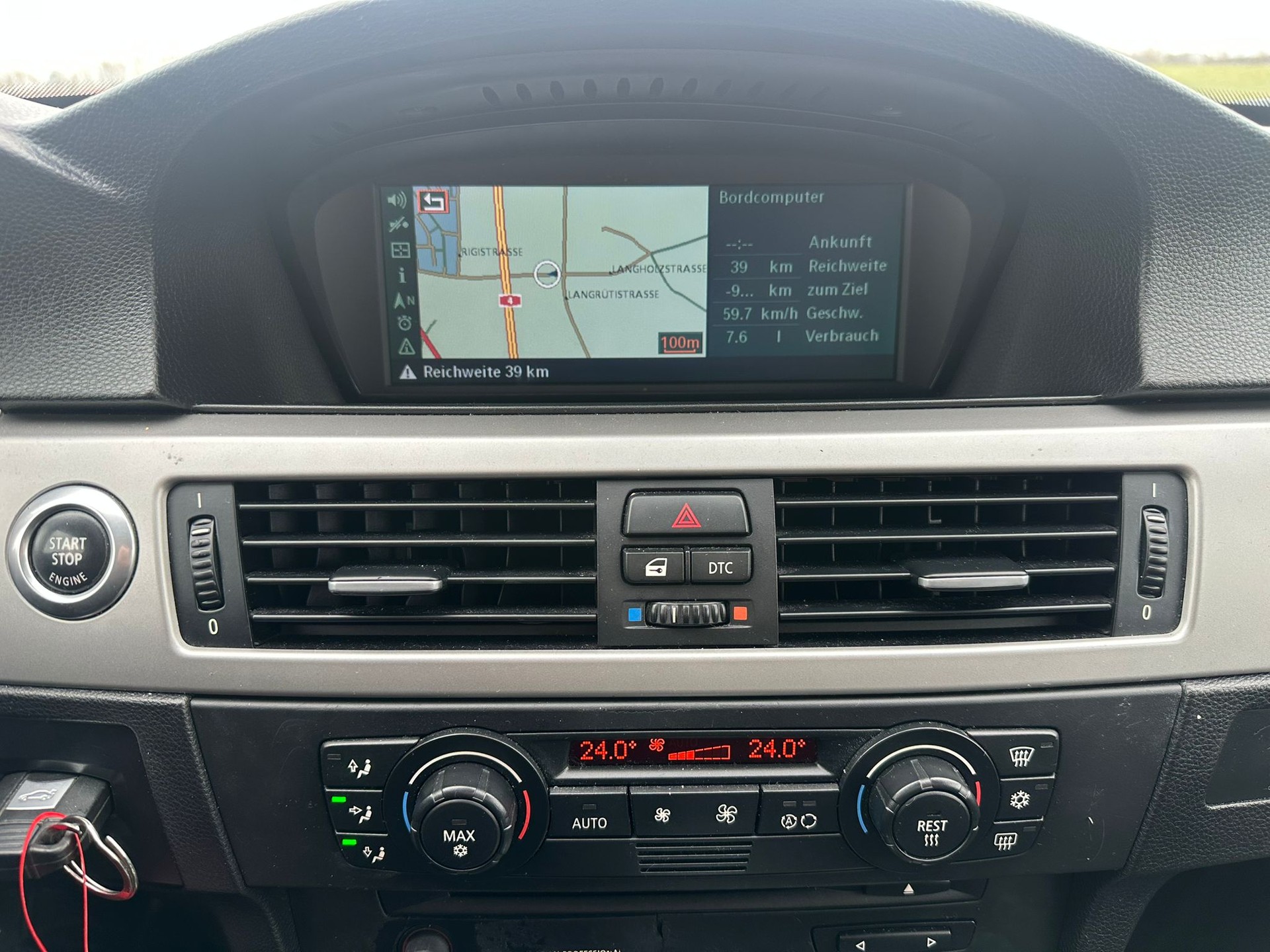 BMW 330d Touring-image-18