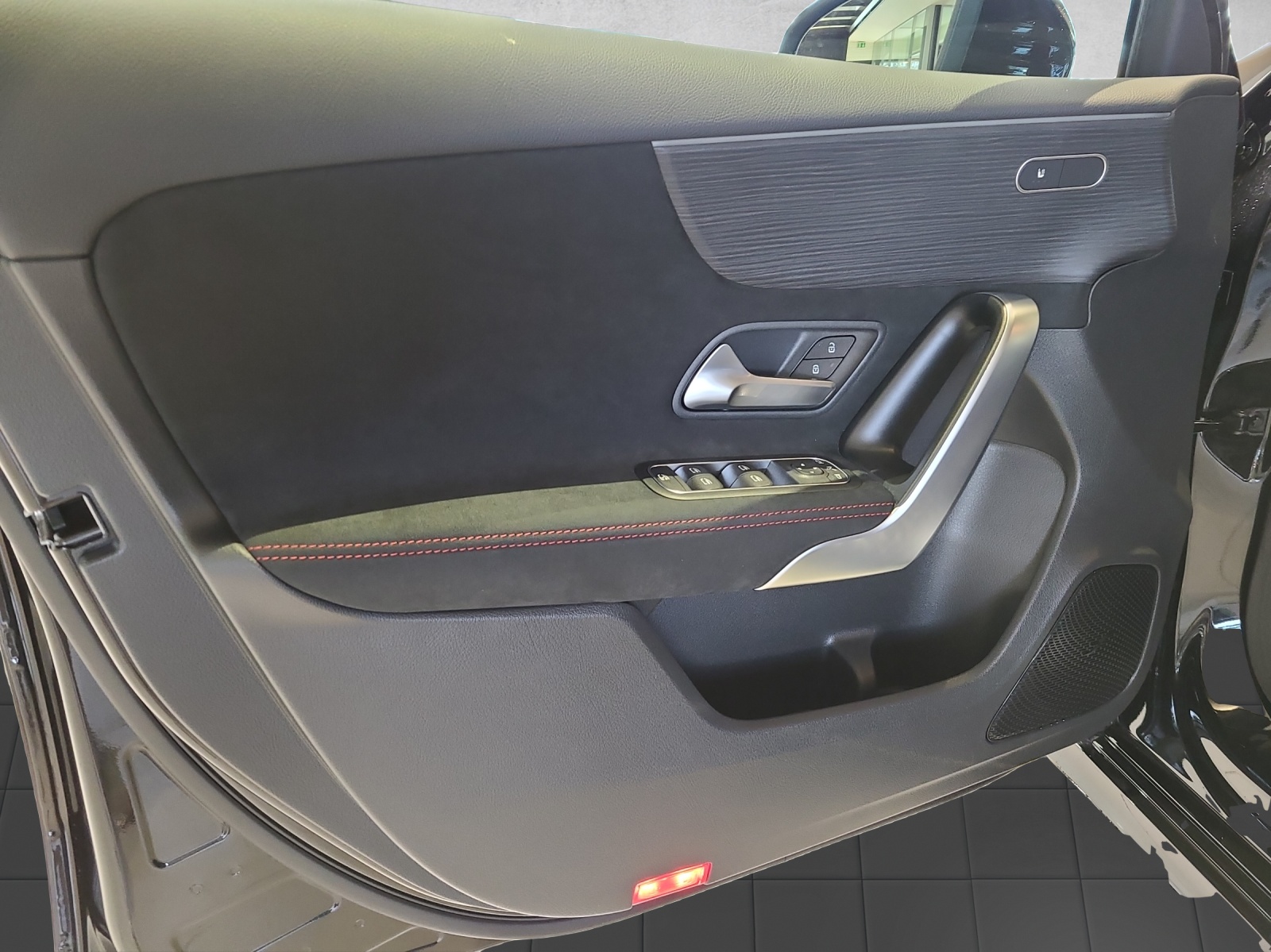 MERCEDES-BENZ A 250 4Matic 8G-DCT-image-8