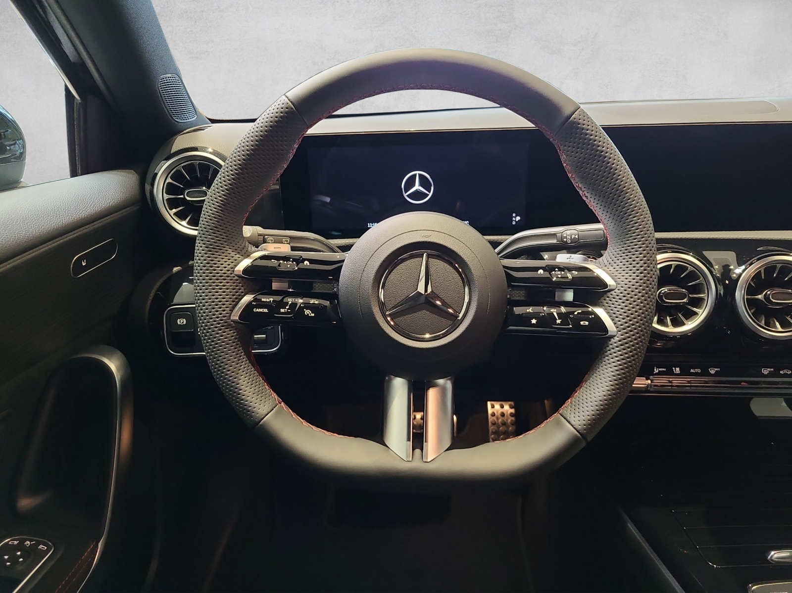 MERCEDES-BENZ A 250 4Matic 8G-DCT-image-12