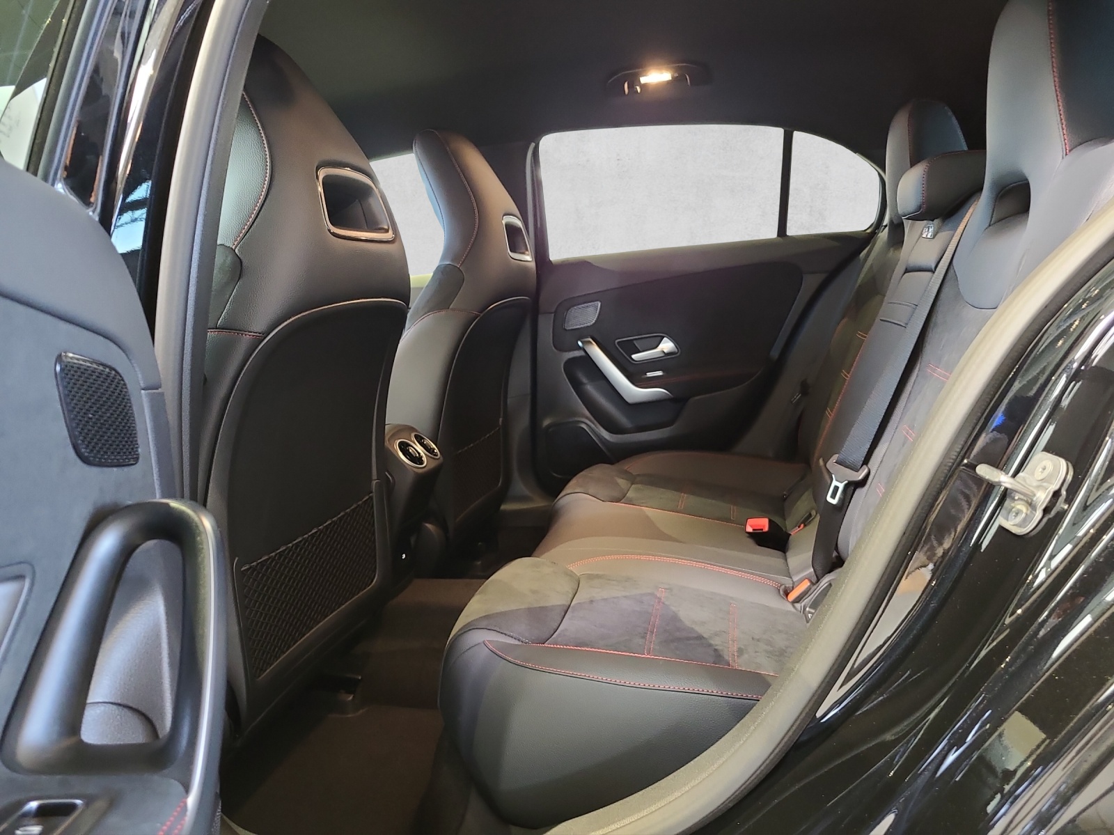 MERCEDES-BENZ A 250 4Matic 8G-DCT-image-10