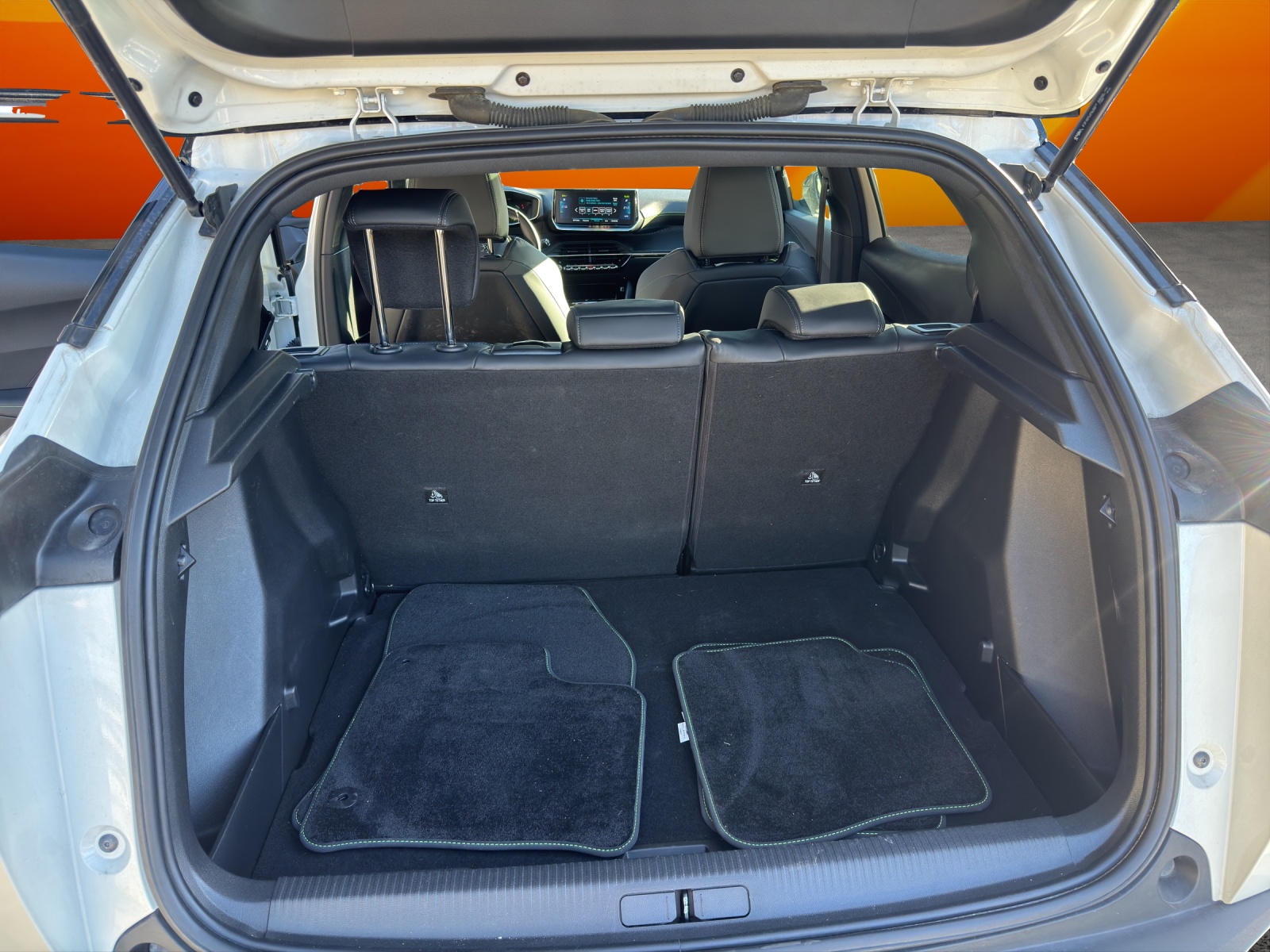 PEUGEOT 2008 e GT Line-image-12