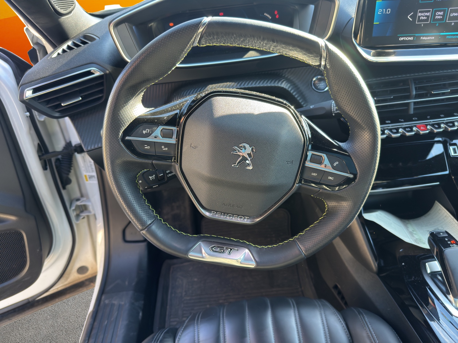 PEUGEOT 2008 e GT Line-image-9