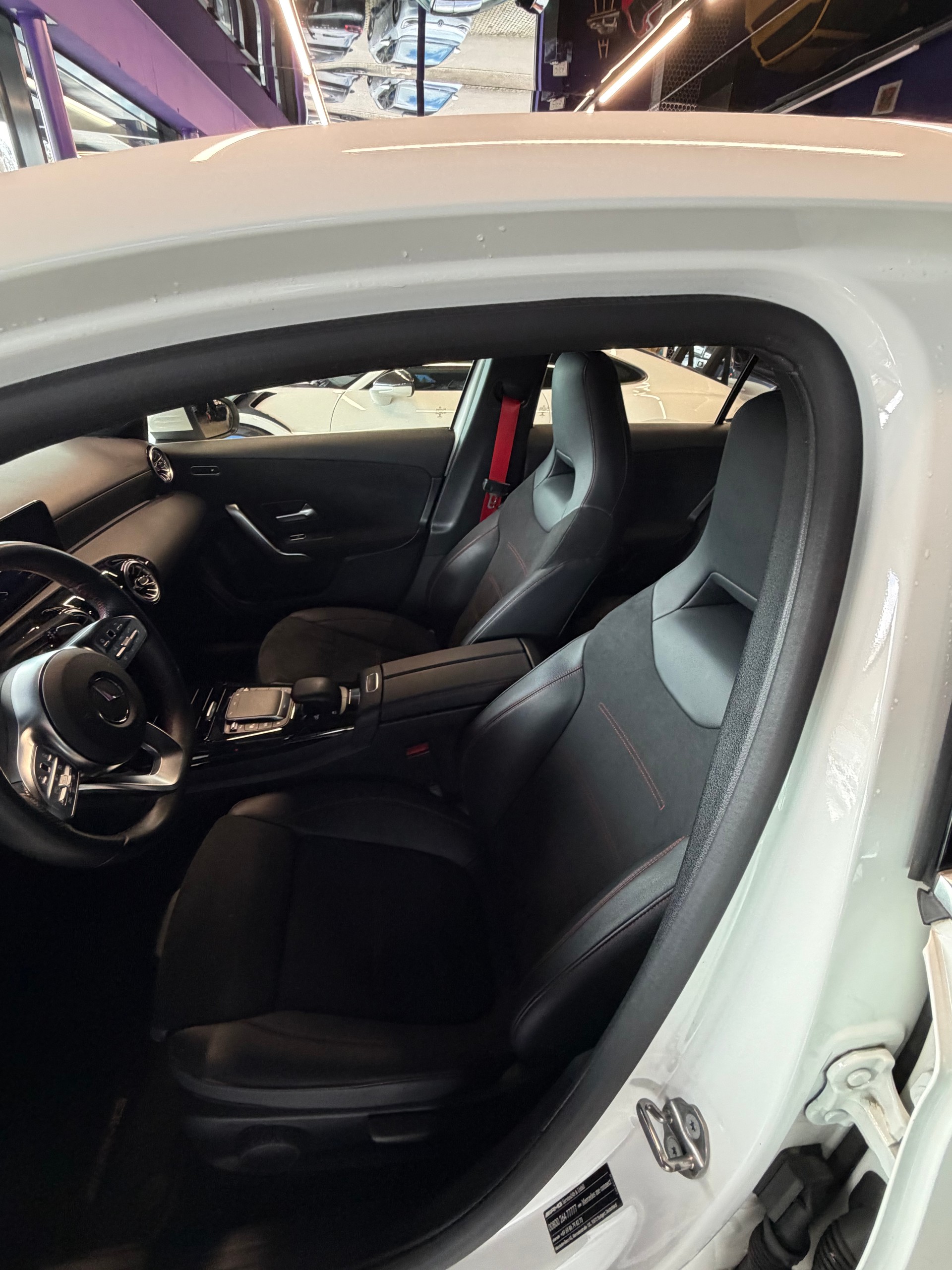 MERCEDES-BENZ A 35 AMG 4Matic Speedshift-image-9