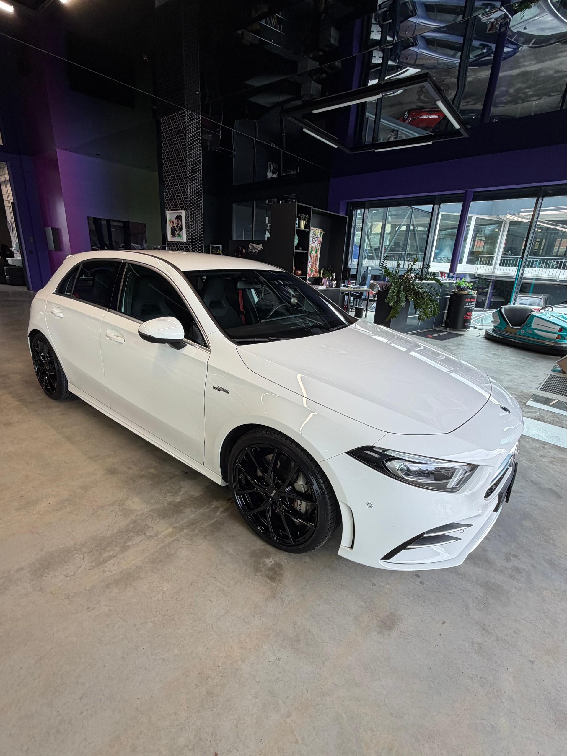 MERCEDES-BENZ A 35 AMG 4Matic Speedshift-image-5