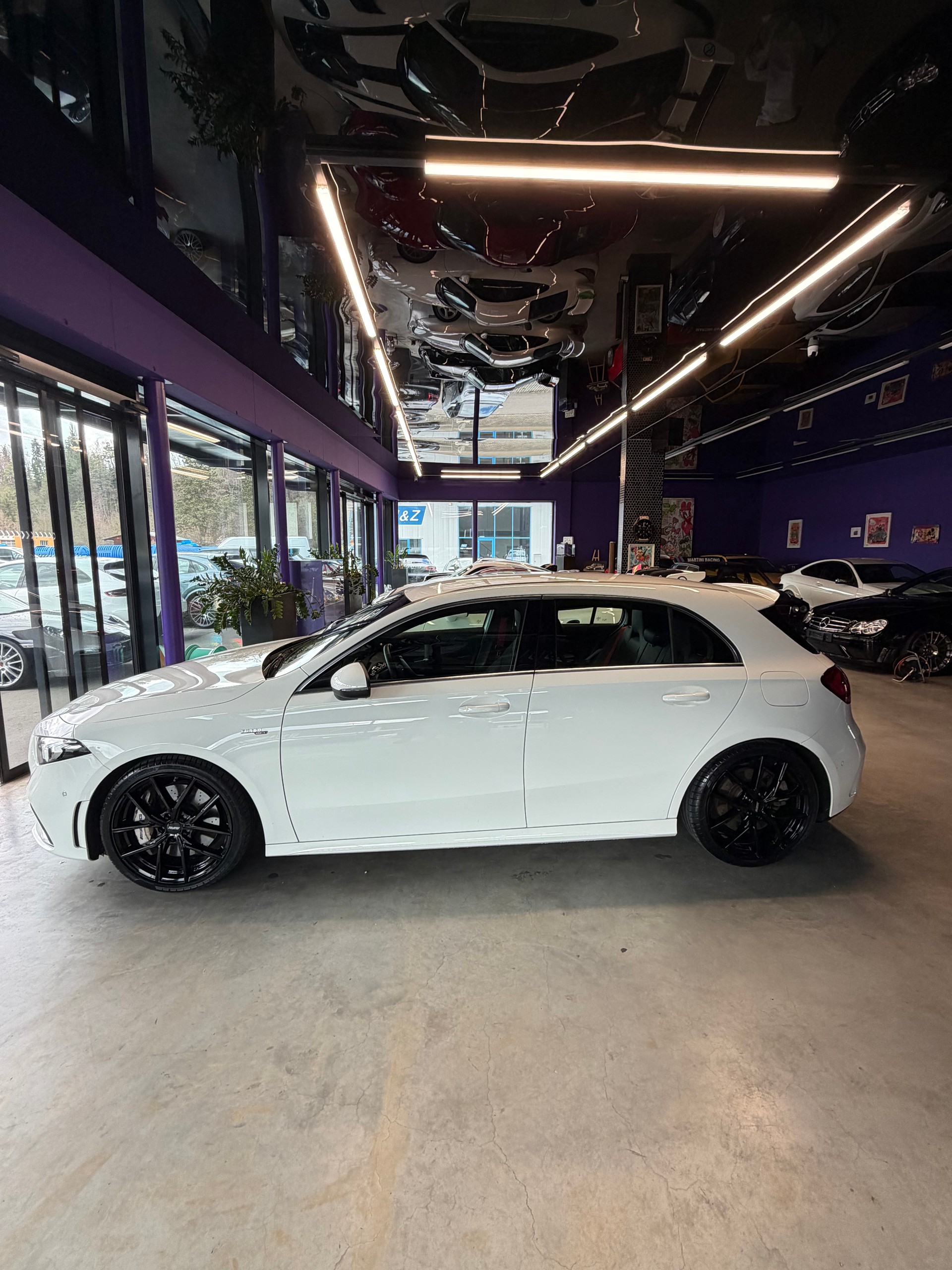MERCEDES-BENZ A 35 AMG 4Matic Speedshift-showroom-element-2