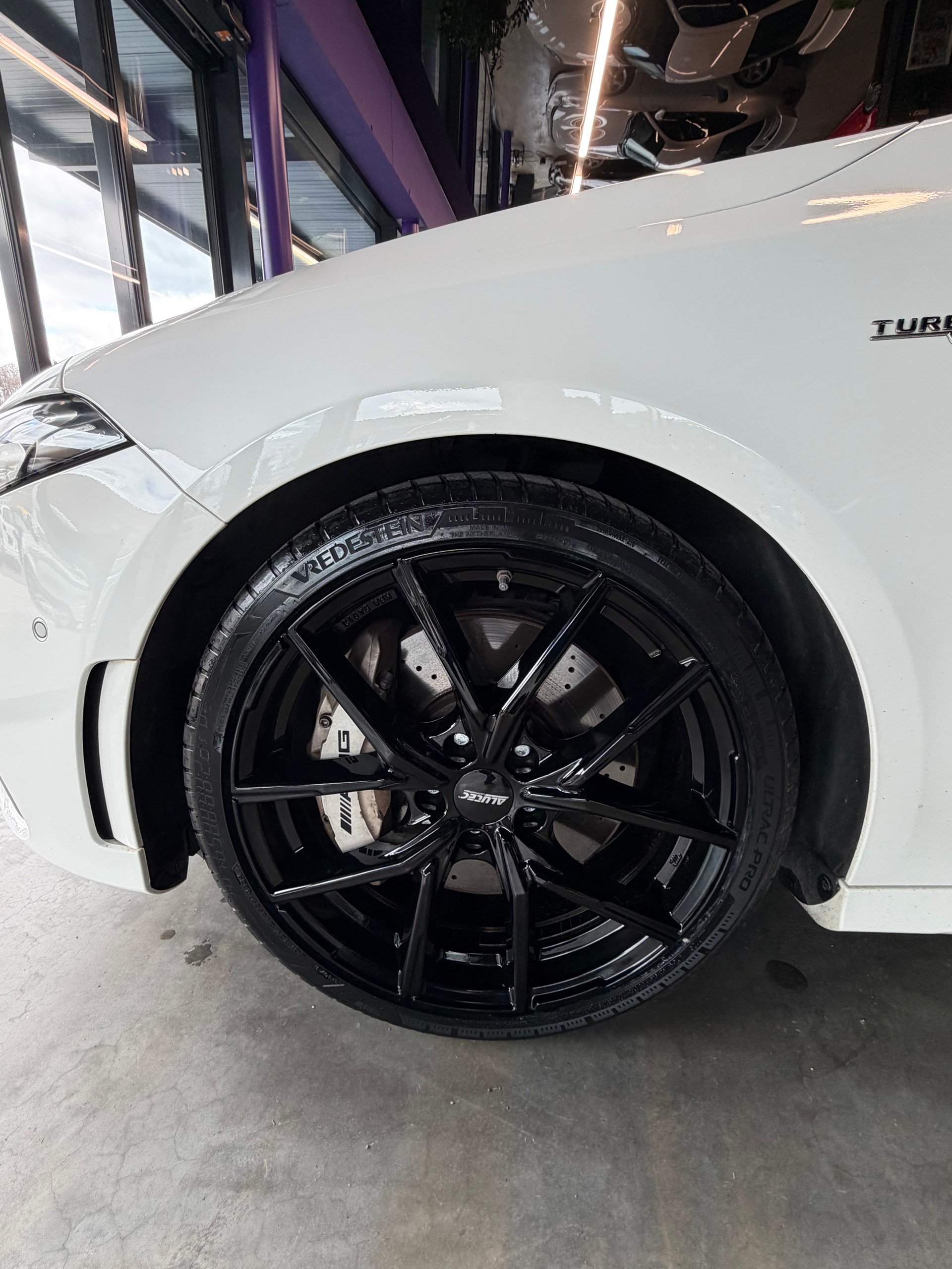 MERCEDES-BENZ A 35 AMG 4Matic Speedshift-image-14