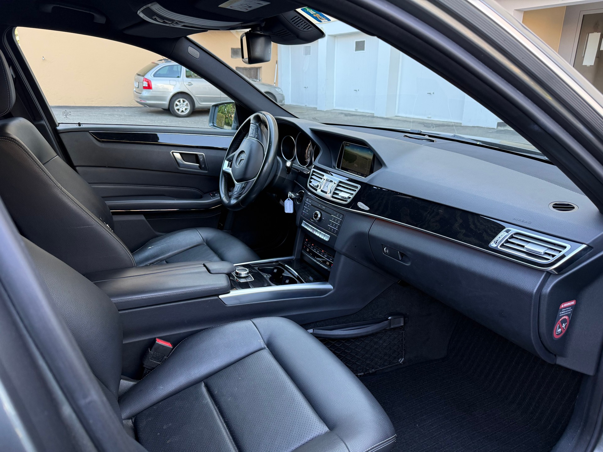MERCEDES-BENZ E 250 BlueTEC 4Matic 7G-Tronic-image-10