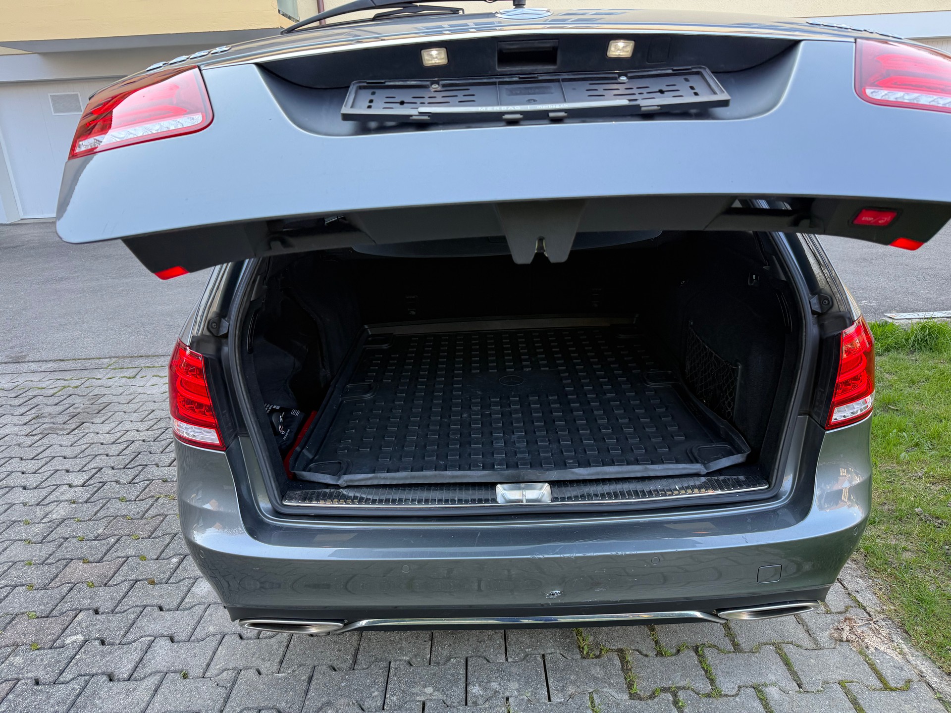 MERCEDES-BENZ E 250 BlueTEC 4Matic 7G-Tronic-image-9