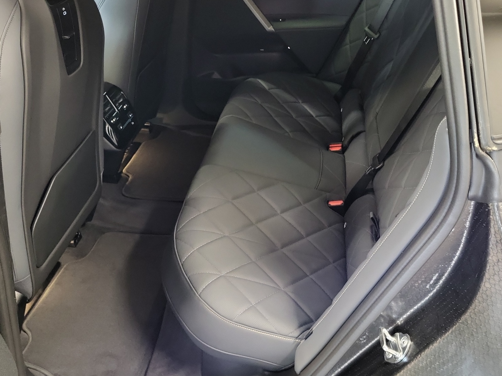 BMW iX xDrive60 M Sport Pro-image-18