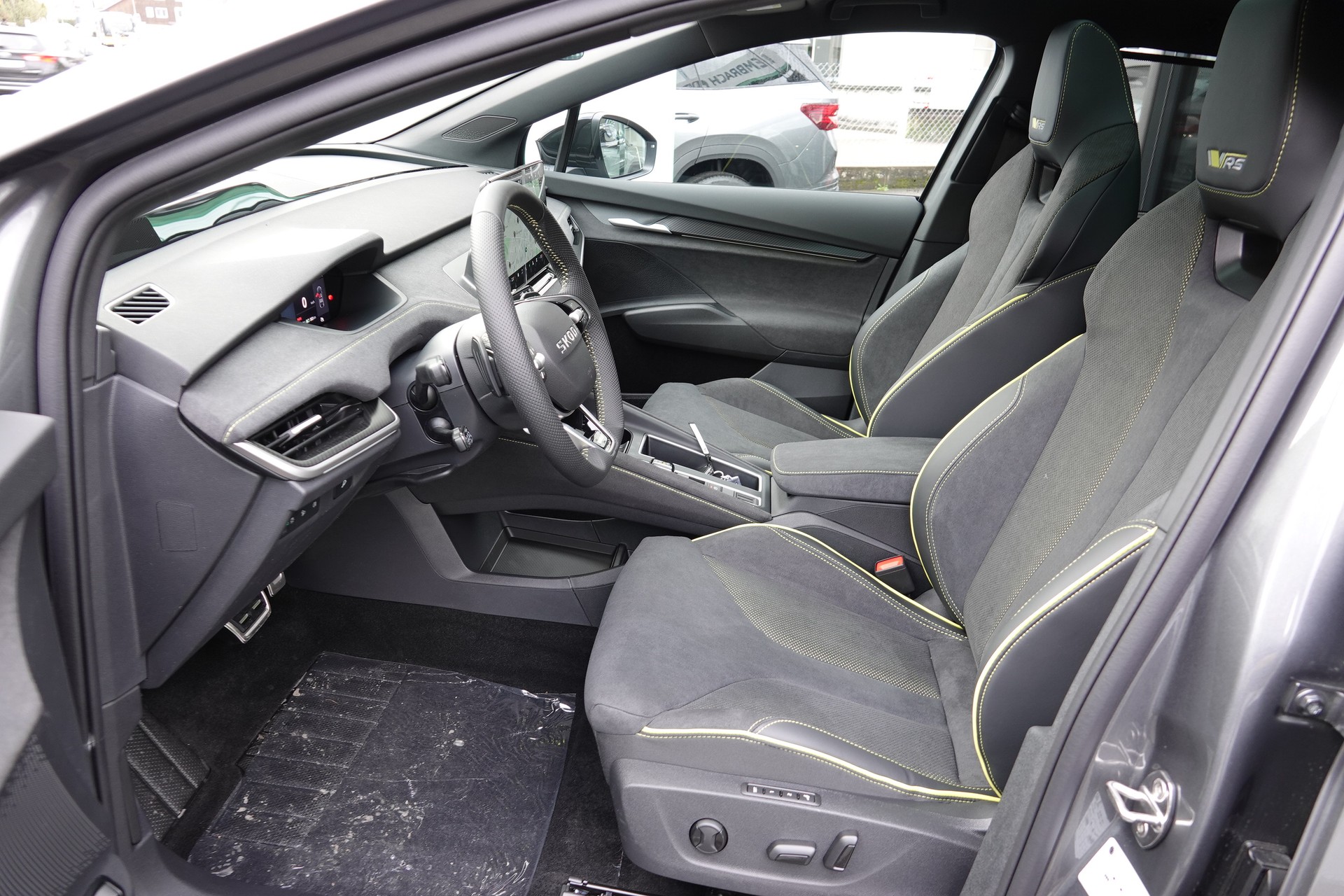 SKODA Enyaq 85x 4x4 RS RS-image-12