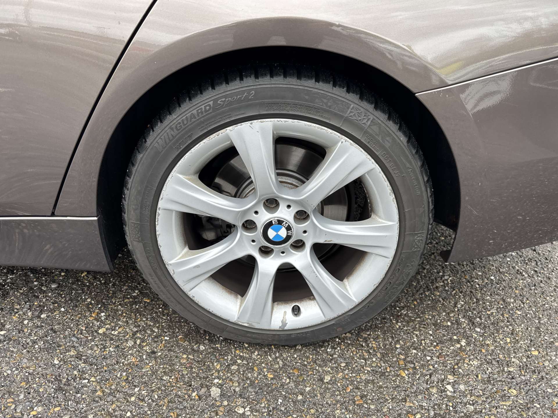 BMW 330d xDrive Touring Modern Line 258PS Steptronic-Automat-image-9