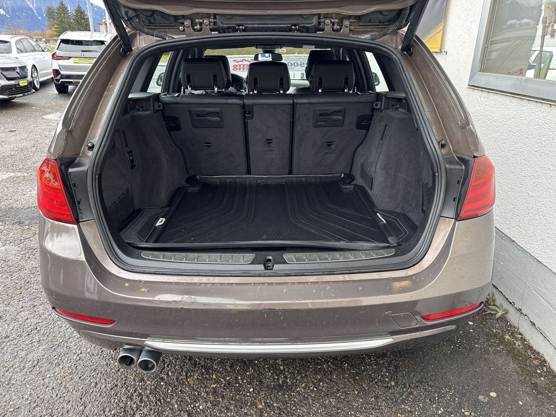 BMW 330d xDrive Touring Modern Line 258PS Steptronic-Automat-image-8
