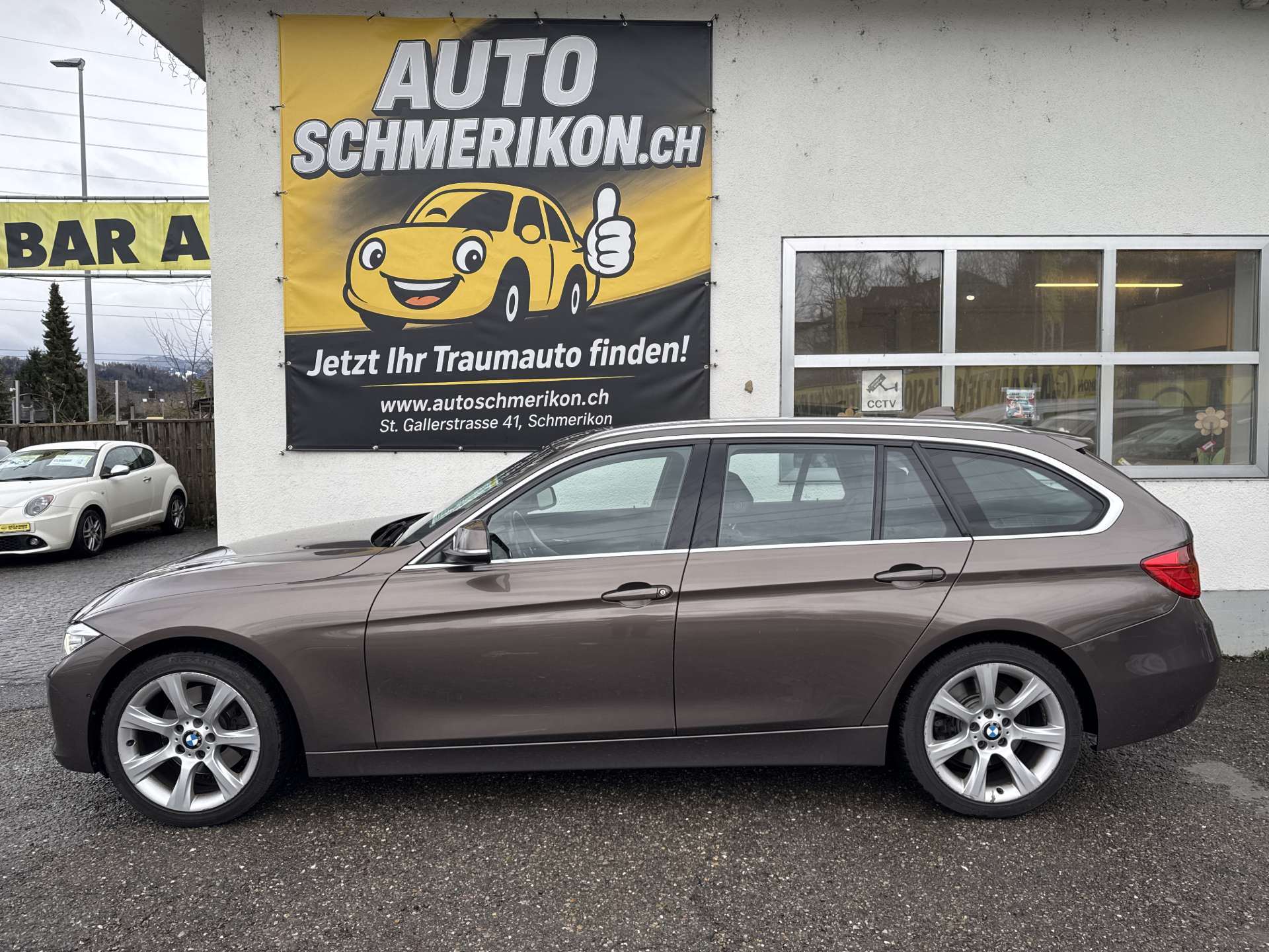 BMW 330d xDrive Touring Modern Line 258PS Steptronic-Automat-image-4