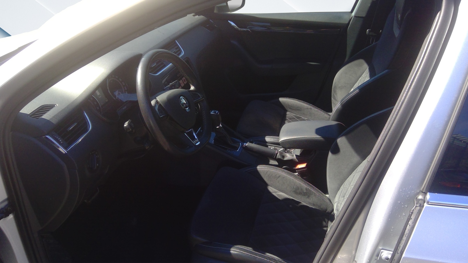 SKODA Octavia Combi 2.0 TDI RS 4x4 DSG-image-10