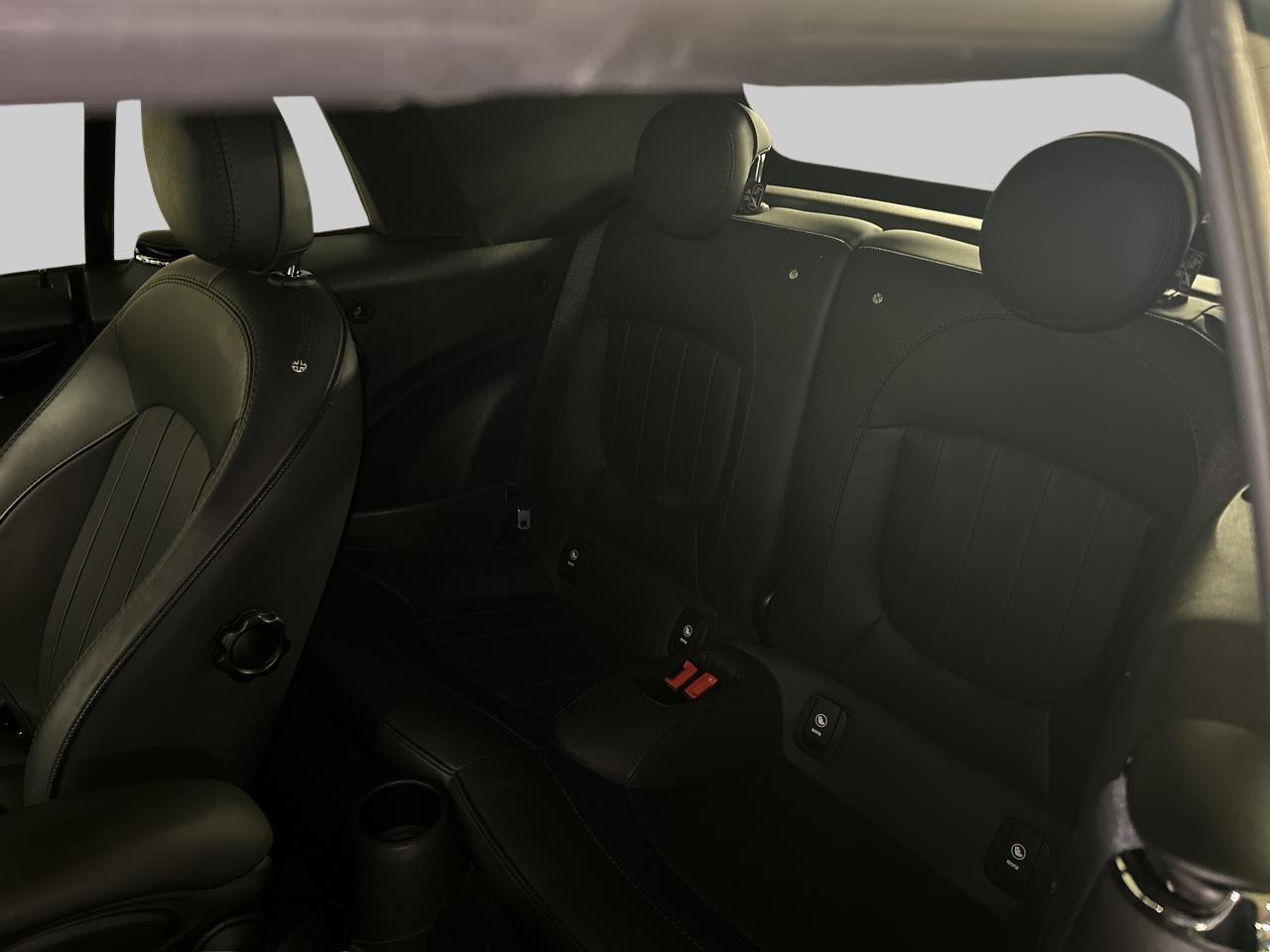 MINI Cabrio 2.0i John Cooper Works-image-16