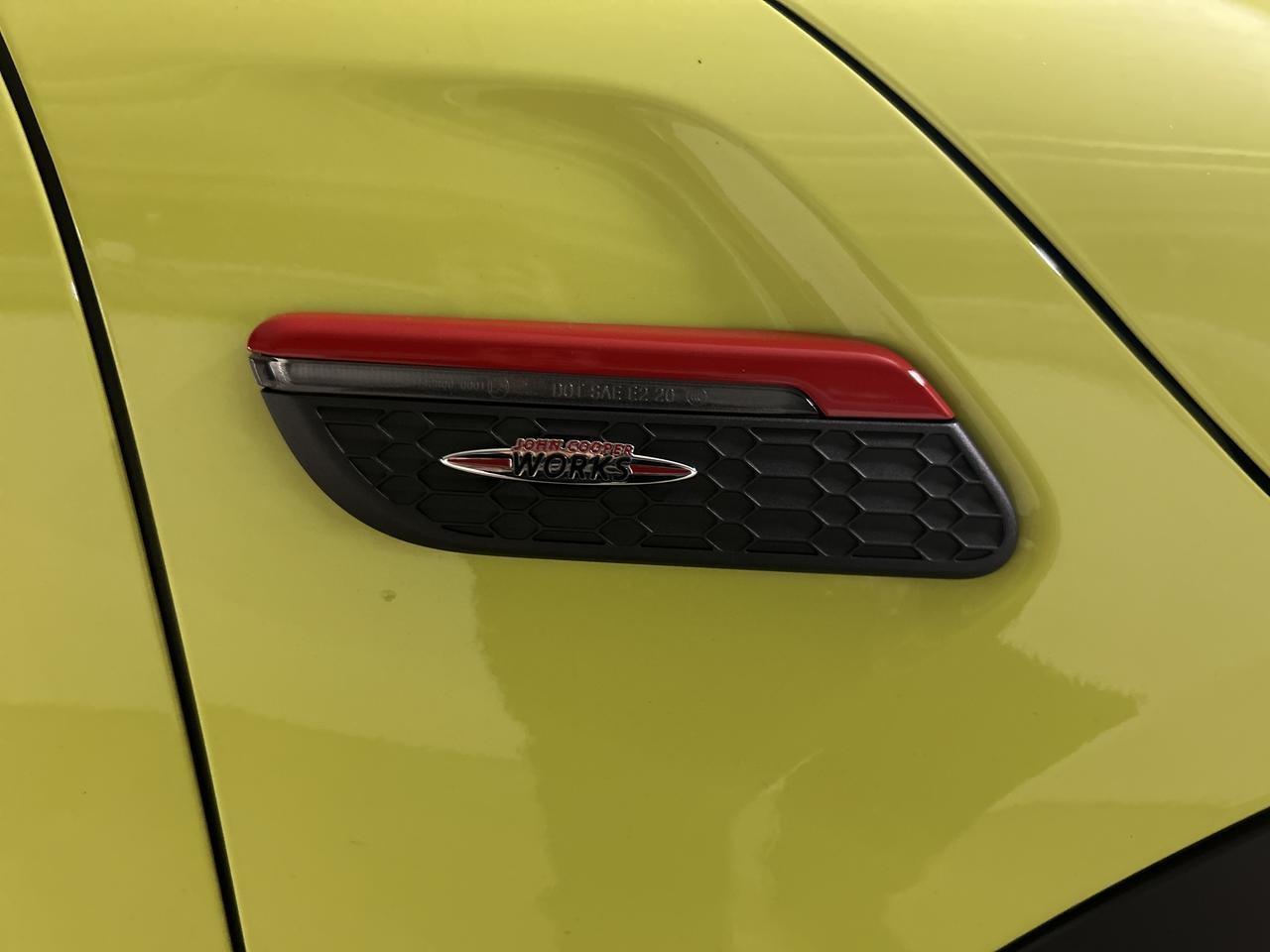 MINI Cabrio 2.0i John Cooper Works-image-12