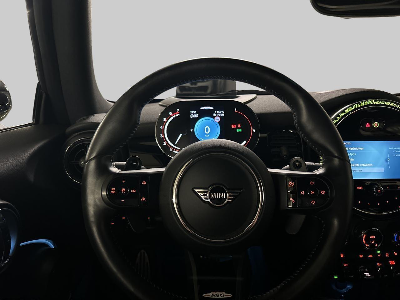 MINI Cabrio 2.0i John Cooper Works-image-18