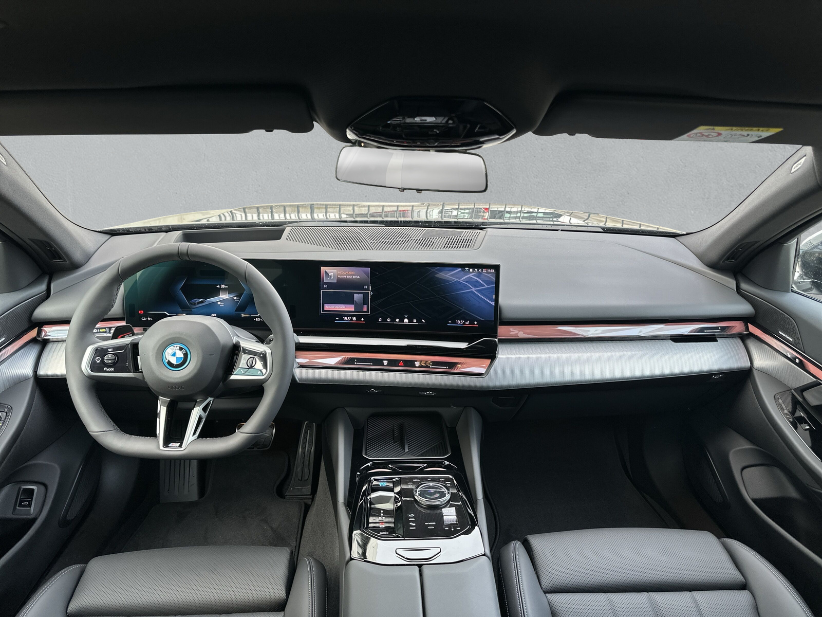 BMW i5 xDrive40 M Sport-image-12