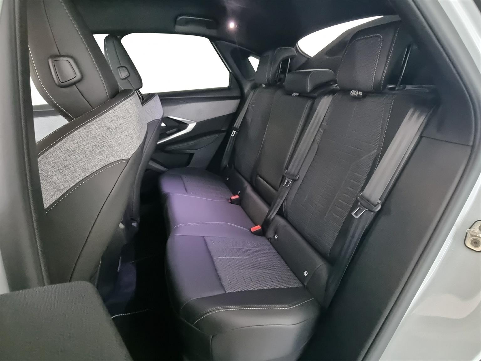 PEUGEOT 3008 145 Hybrid GT Automat-image-6