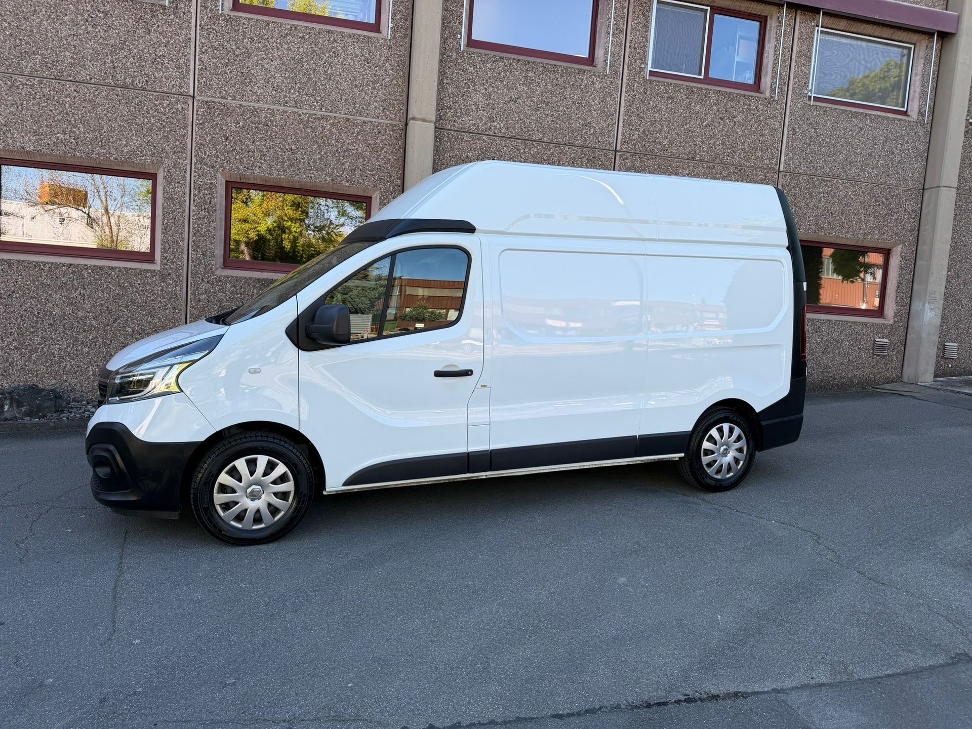 RENAULT Trafic 2.0 ENERGY dCi145 3.0t Business L2H2-showroom-element-2
